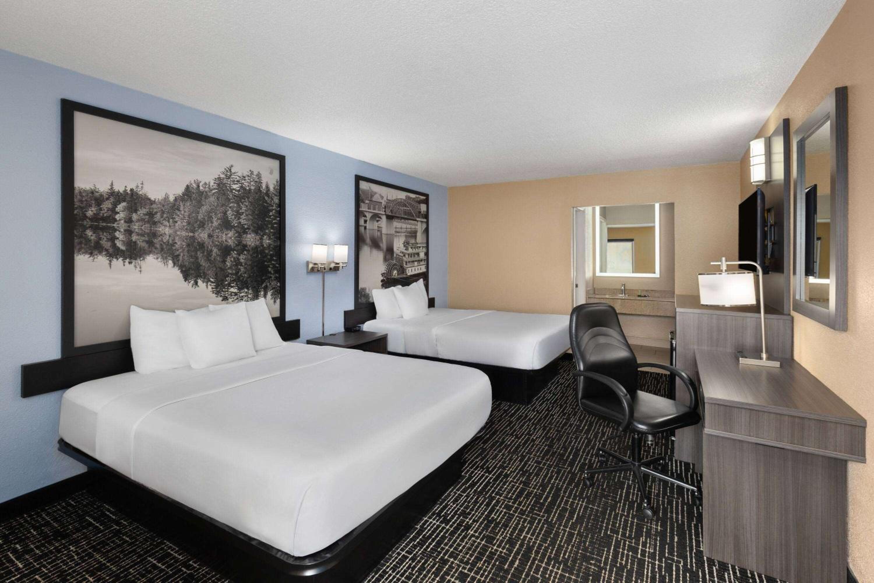 Queen Room with Two Queen Beds - Non-Smoking - Photo 1