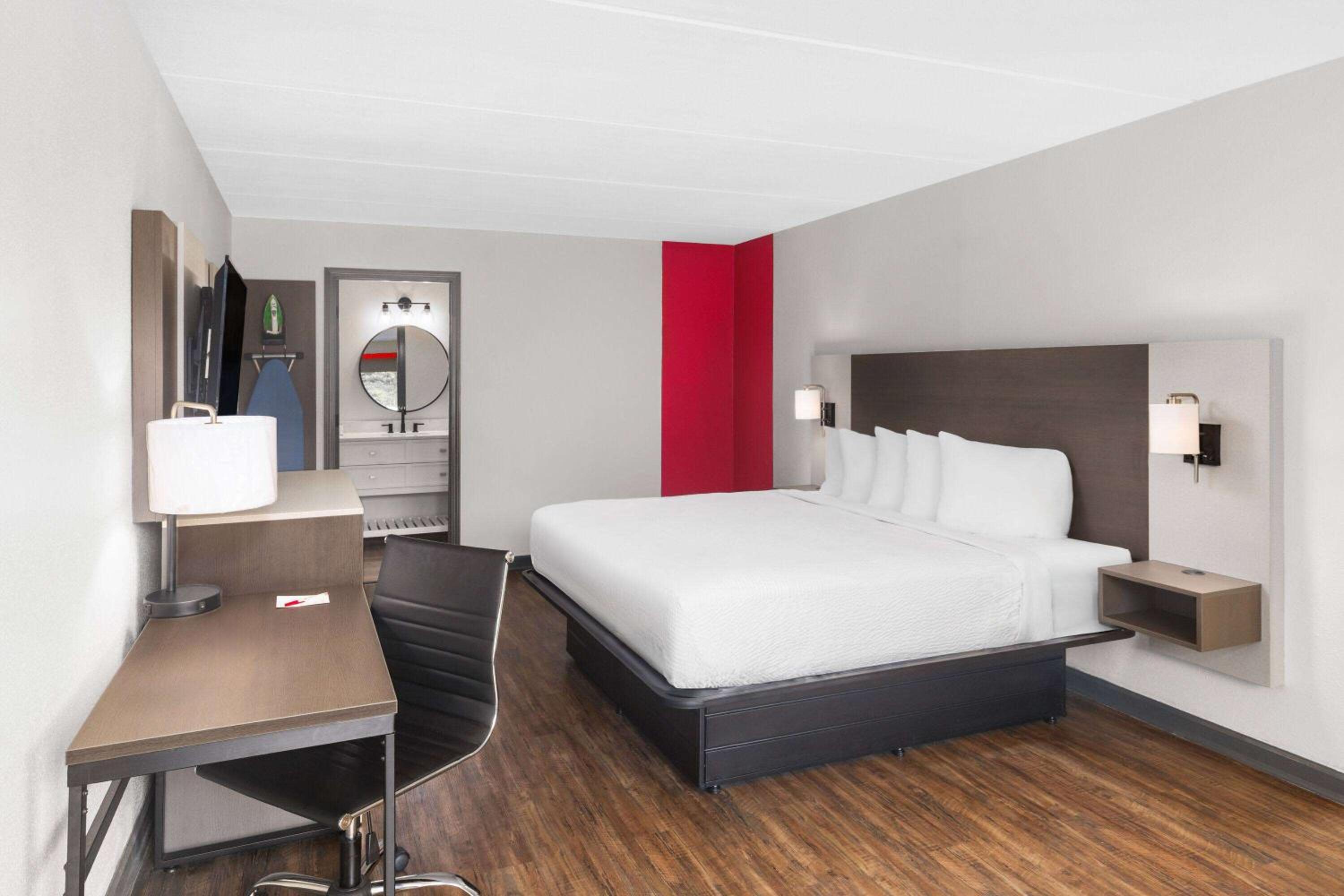 King Room - Non-Smoking - Photo 1