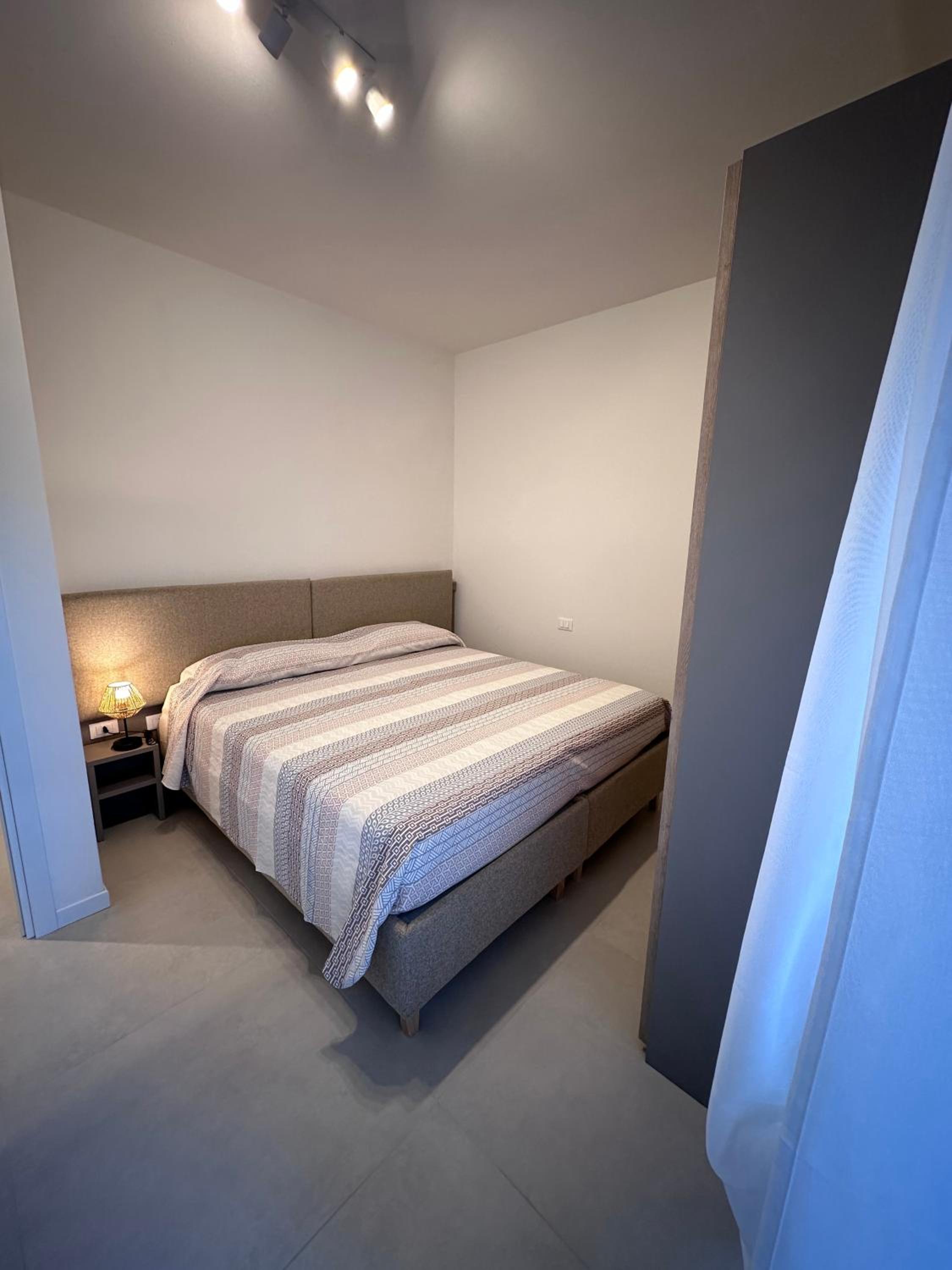 Three-Bedroom Apartment with Balcony - Annex photo 2