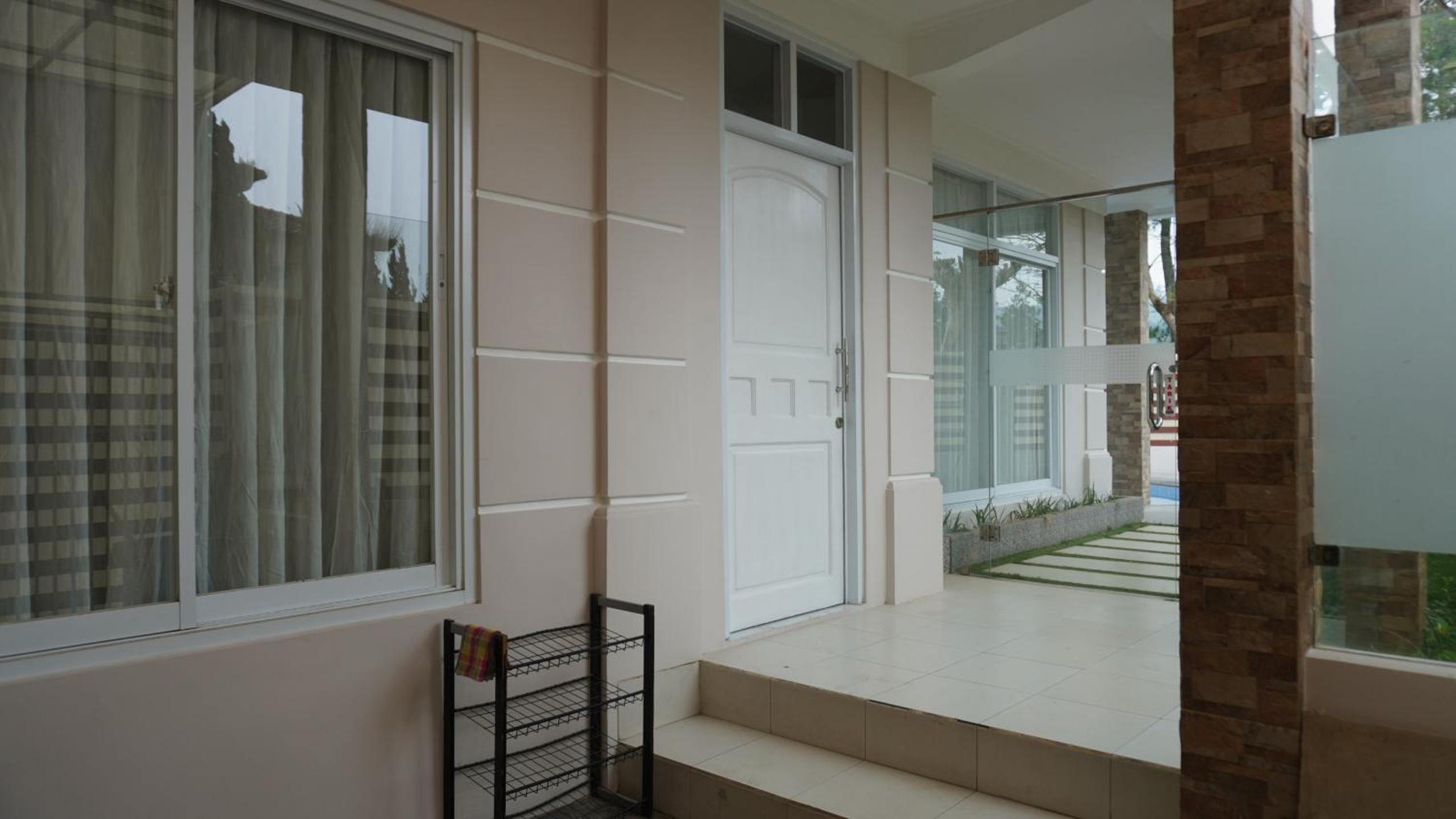 Villa photo 2
