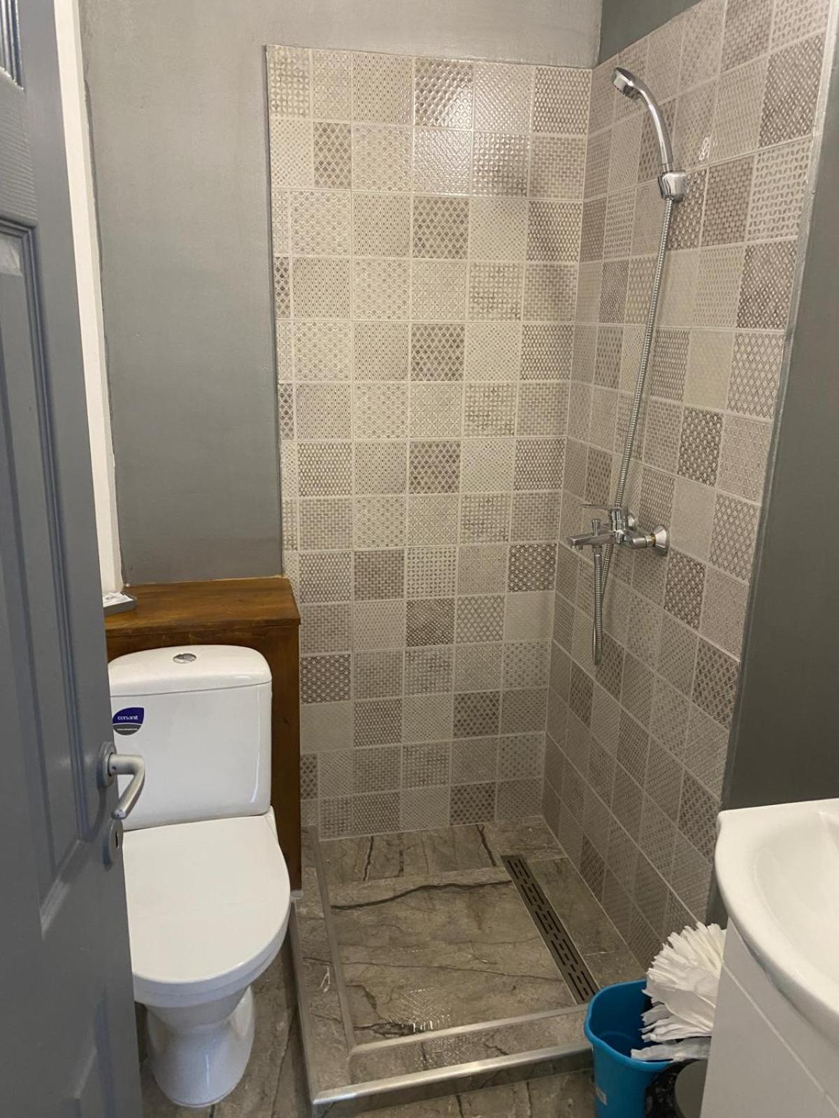 Twin Room With Private Bathroom photo 2
