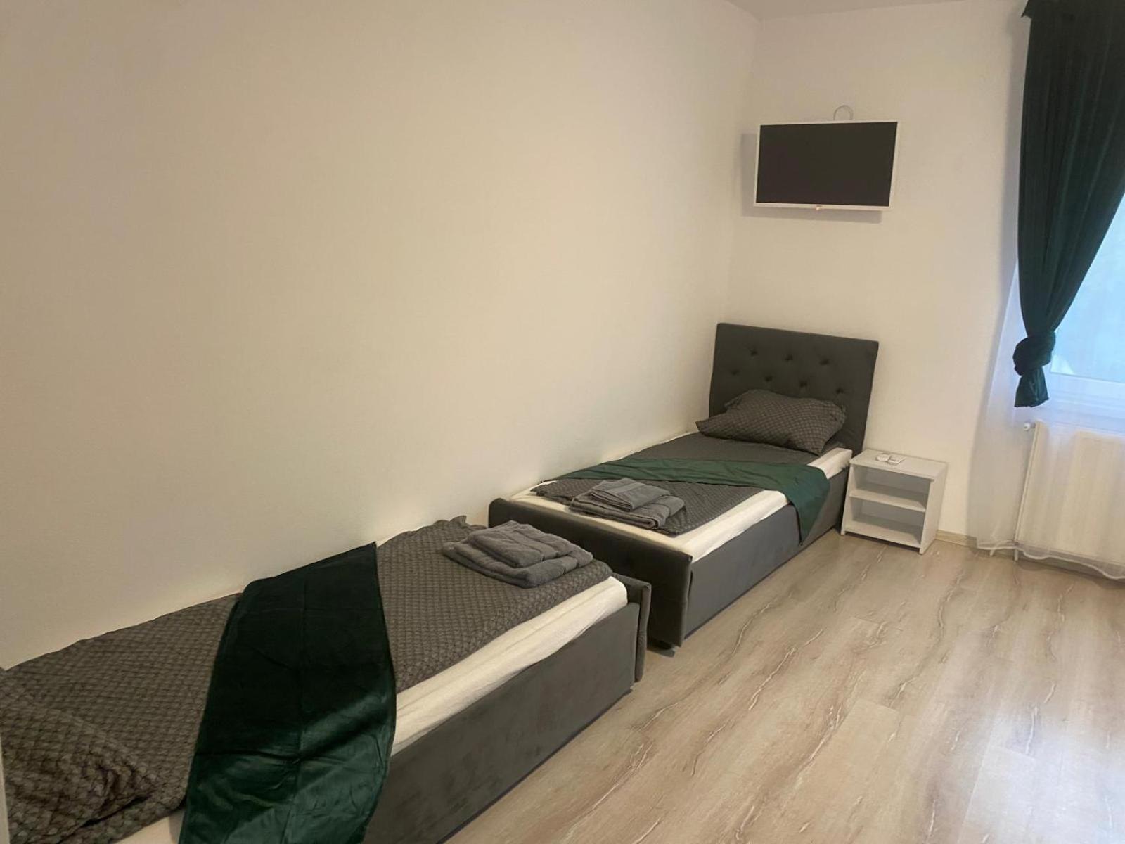 Twin Room with Private Bathroom photo 3