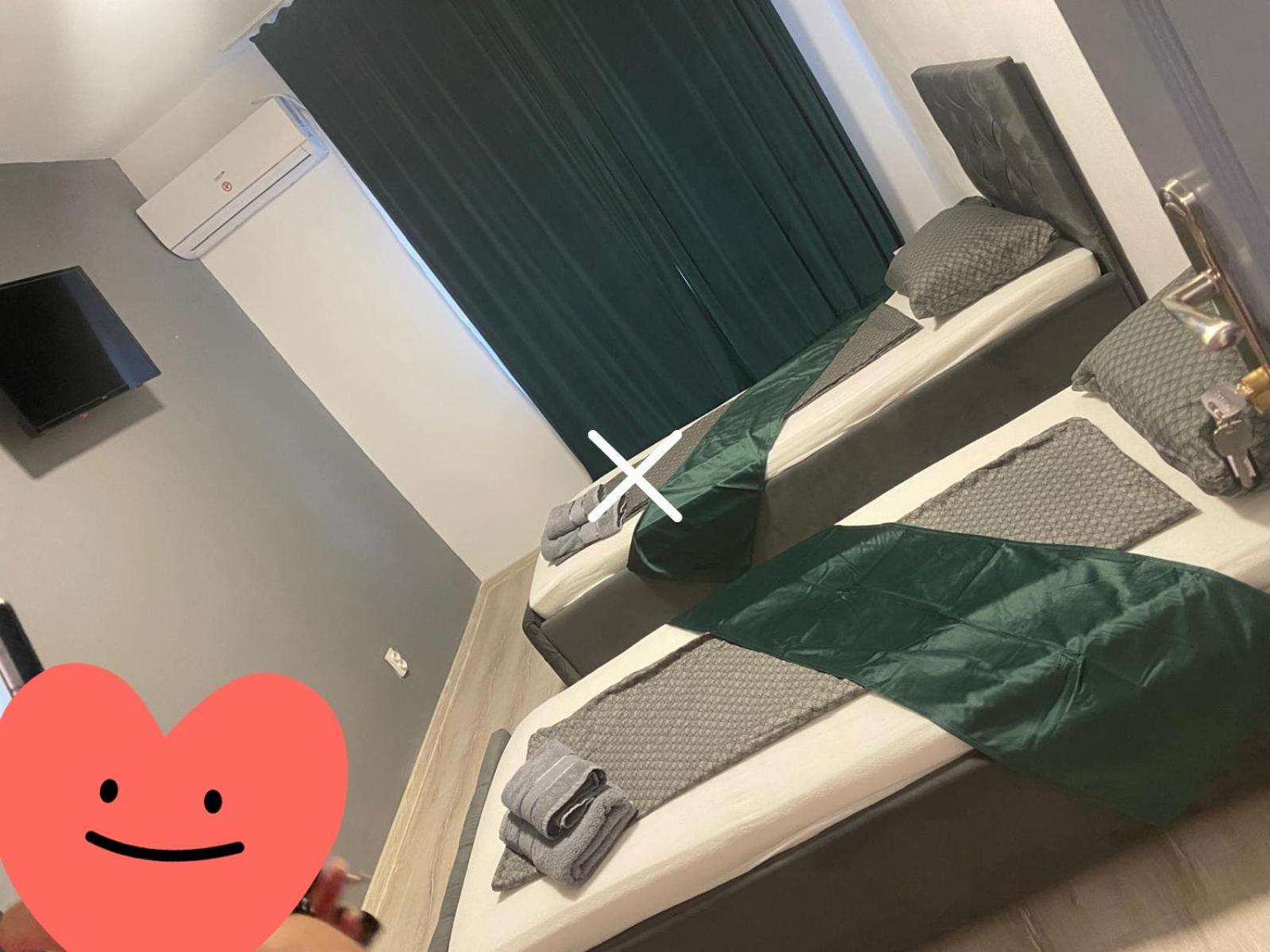 Twin Room with Private Bathroom photo 2