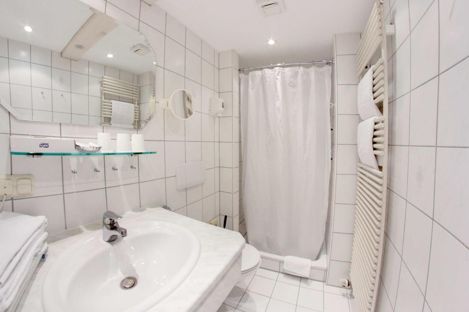 One-Bedroom Apartment - Photo 4