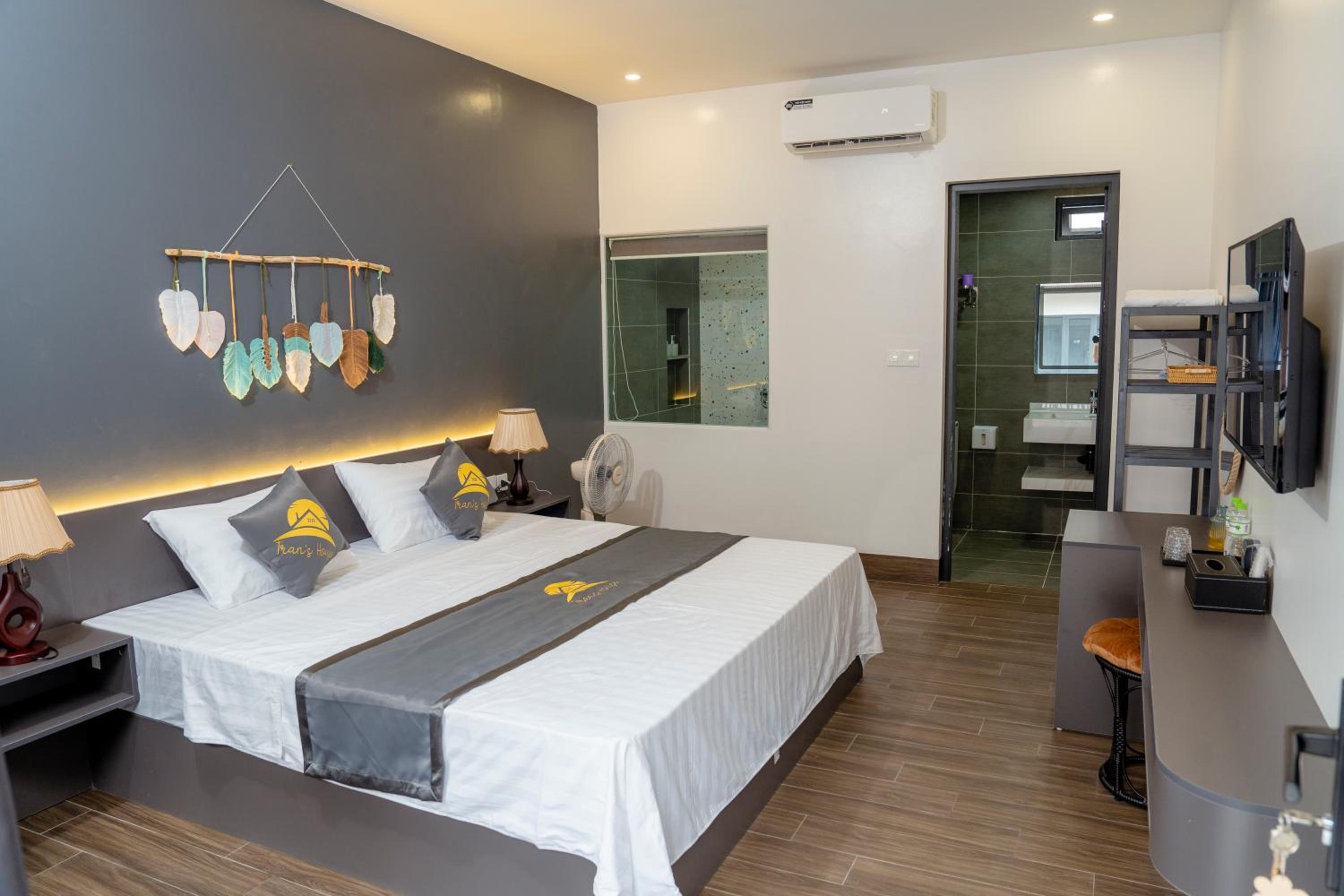 Deluxe King Room photo 3