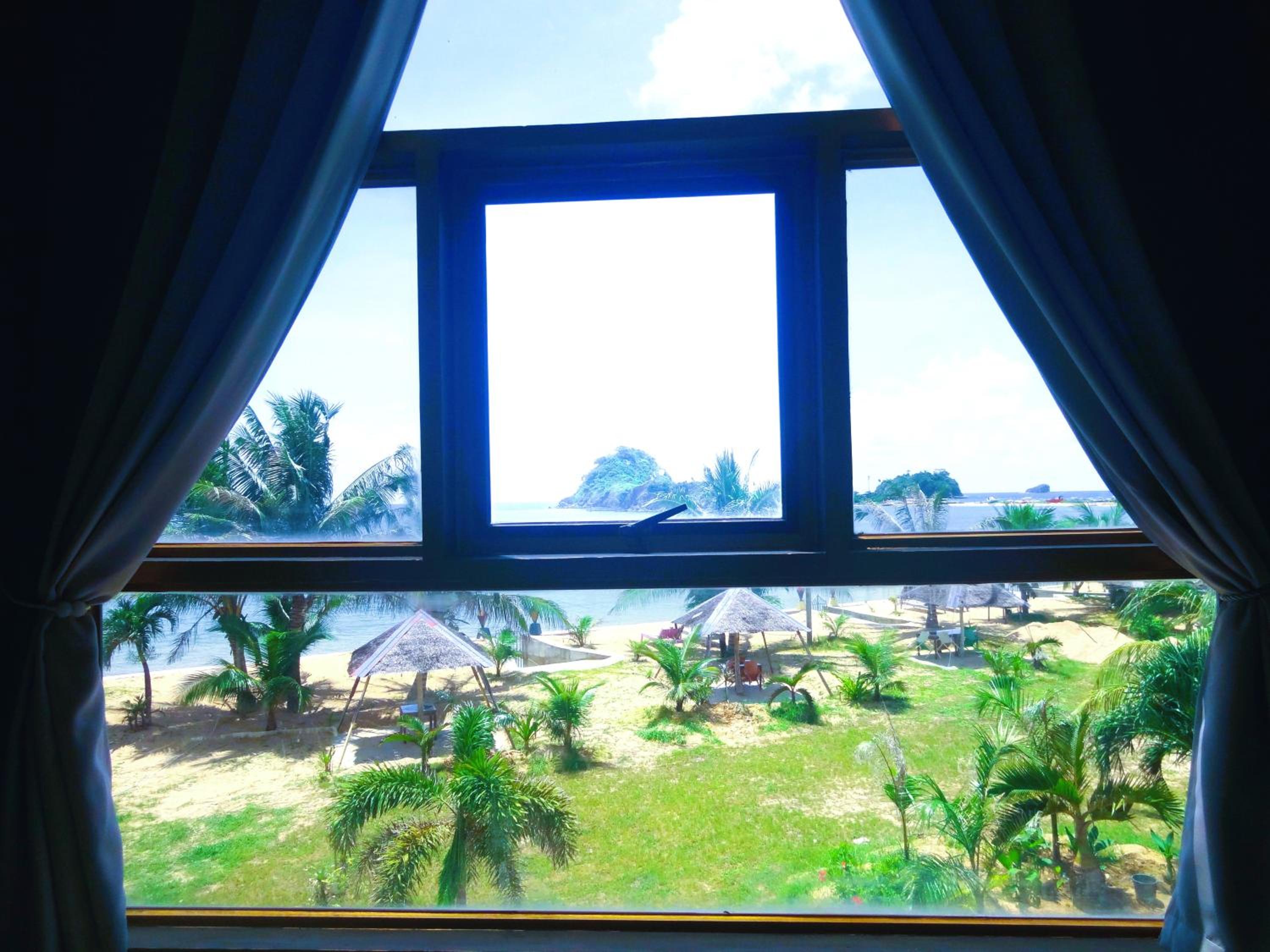 Deluxe Suite with Sea View photo 3
