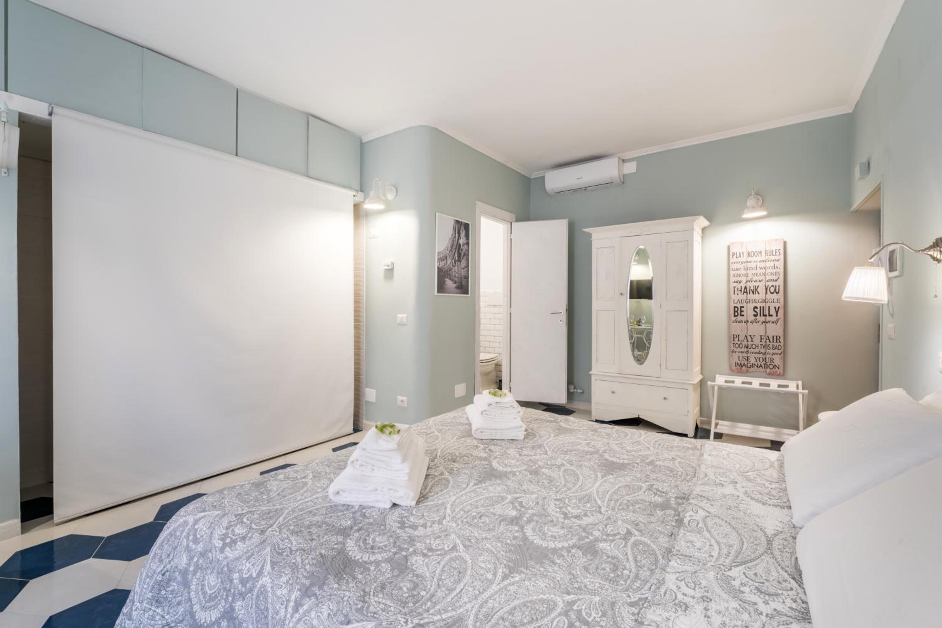 One-Bedroom Apartment photo 2