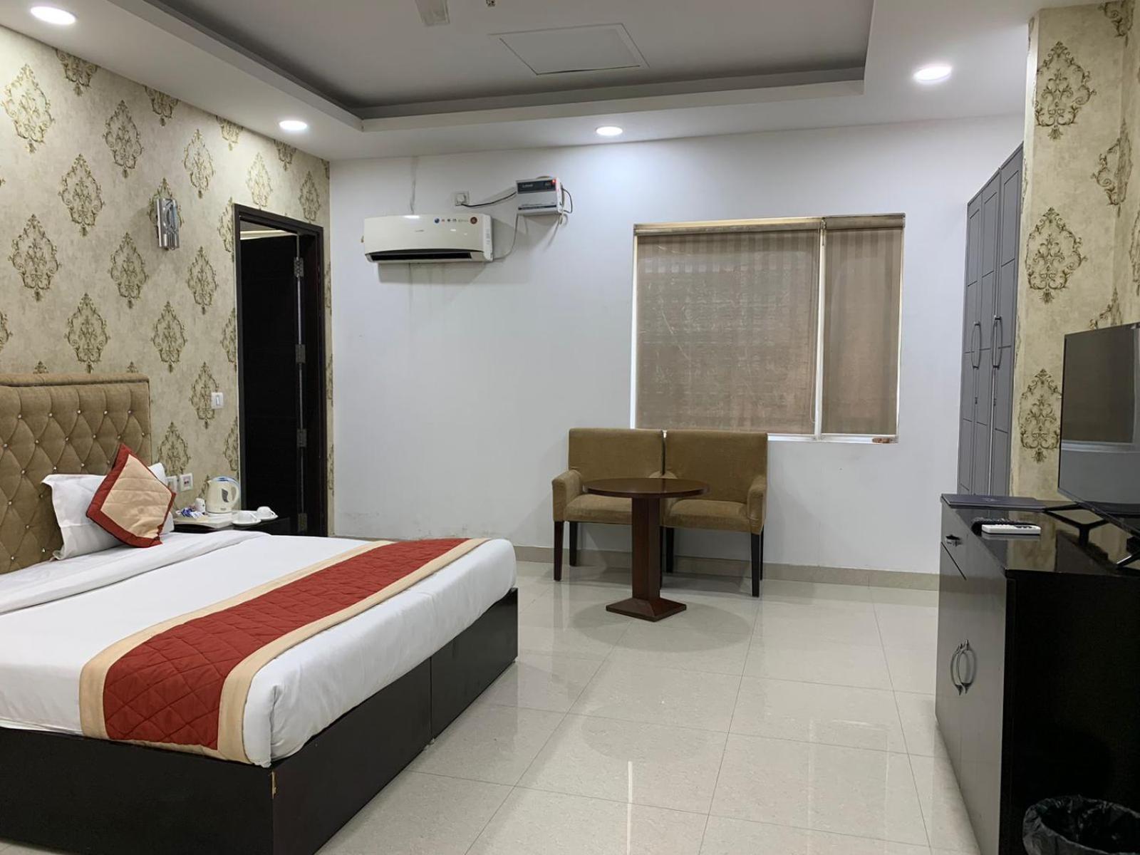Deluxe King Room photo 2