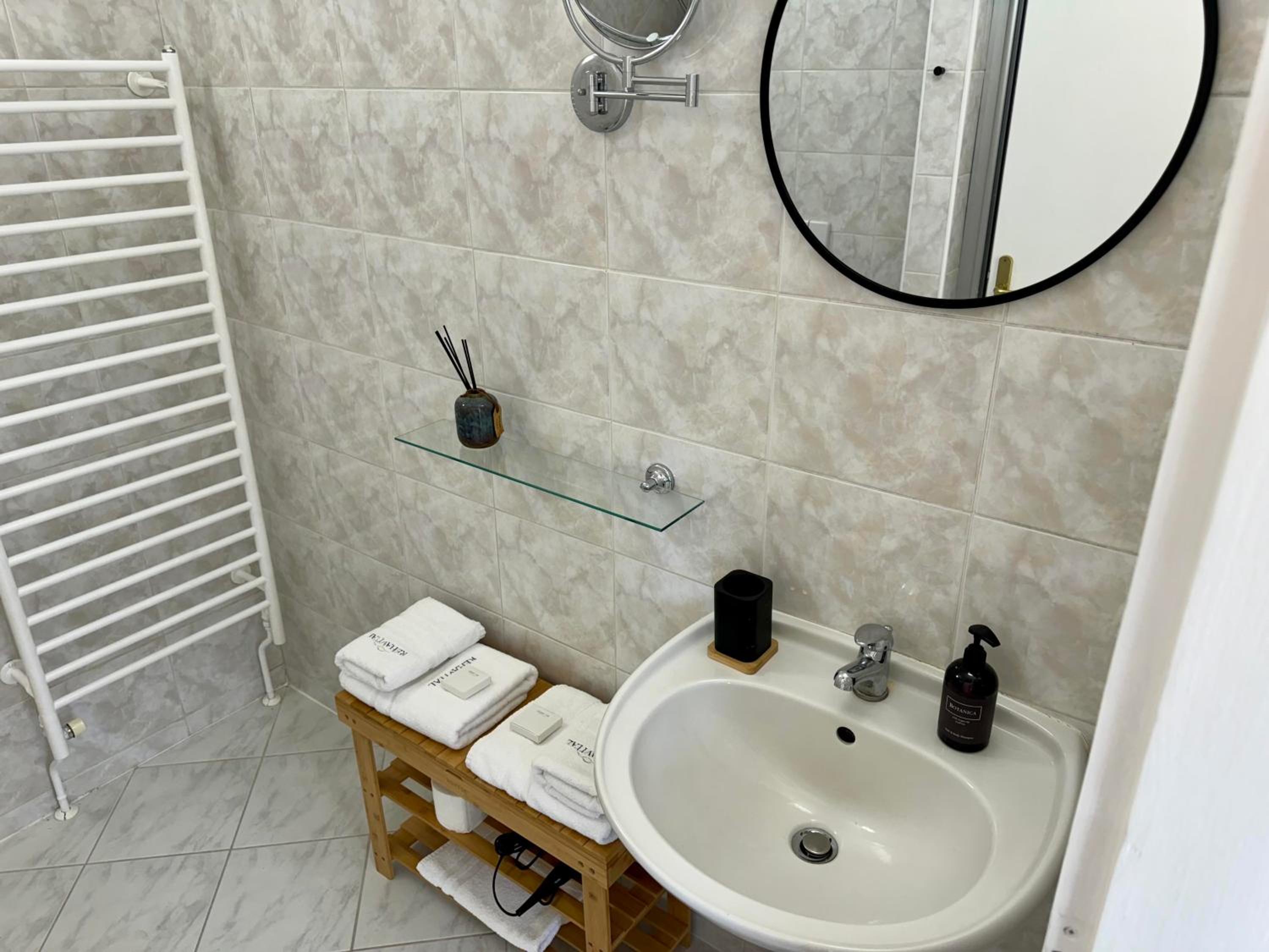 Small Double Room - Photo 4