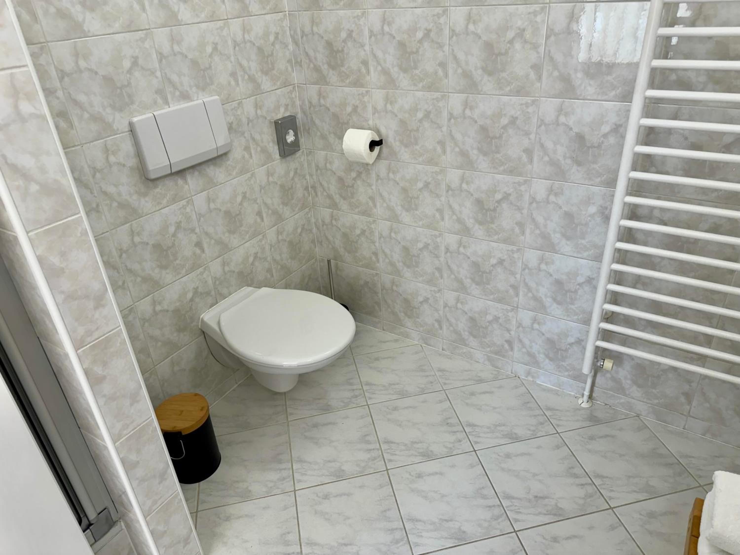 Small Double Room - Photo 5