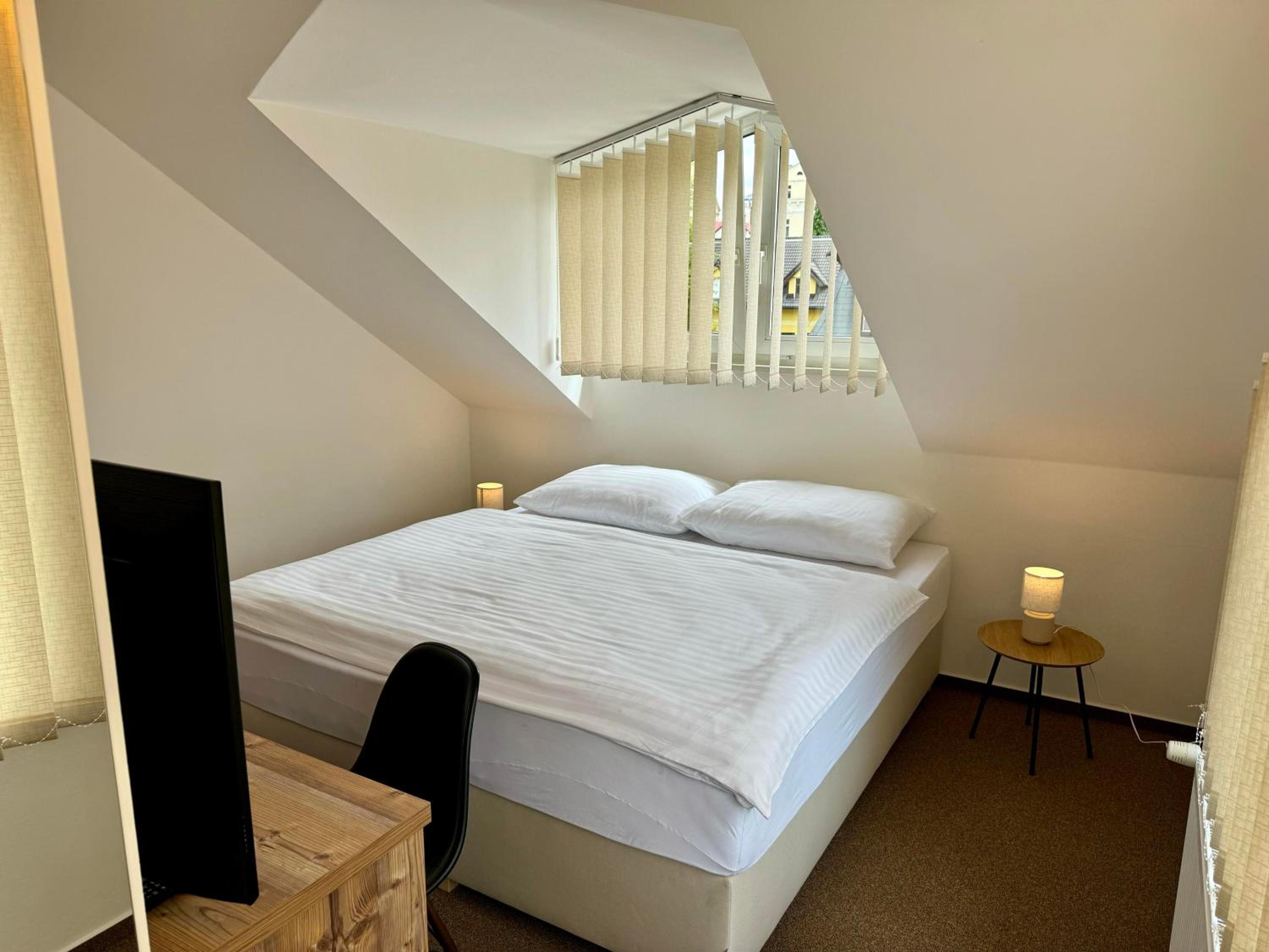 Small Double Room - Photo 1