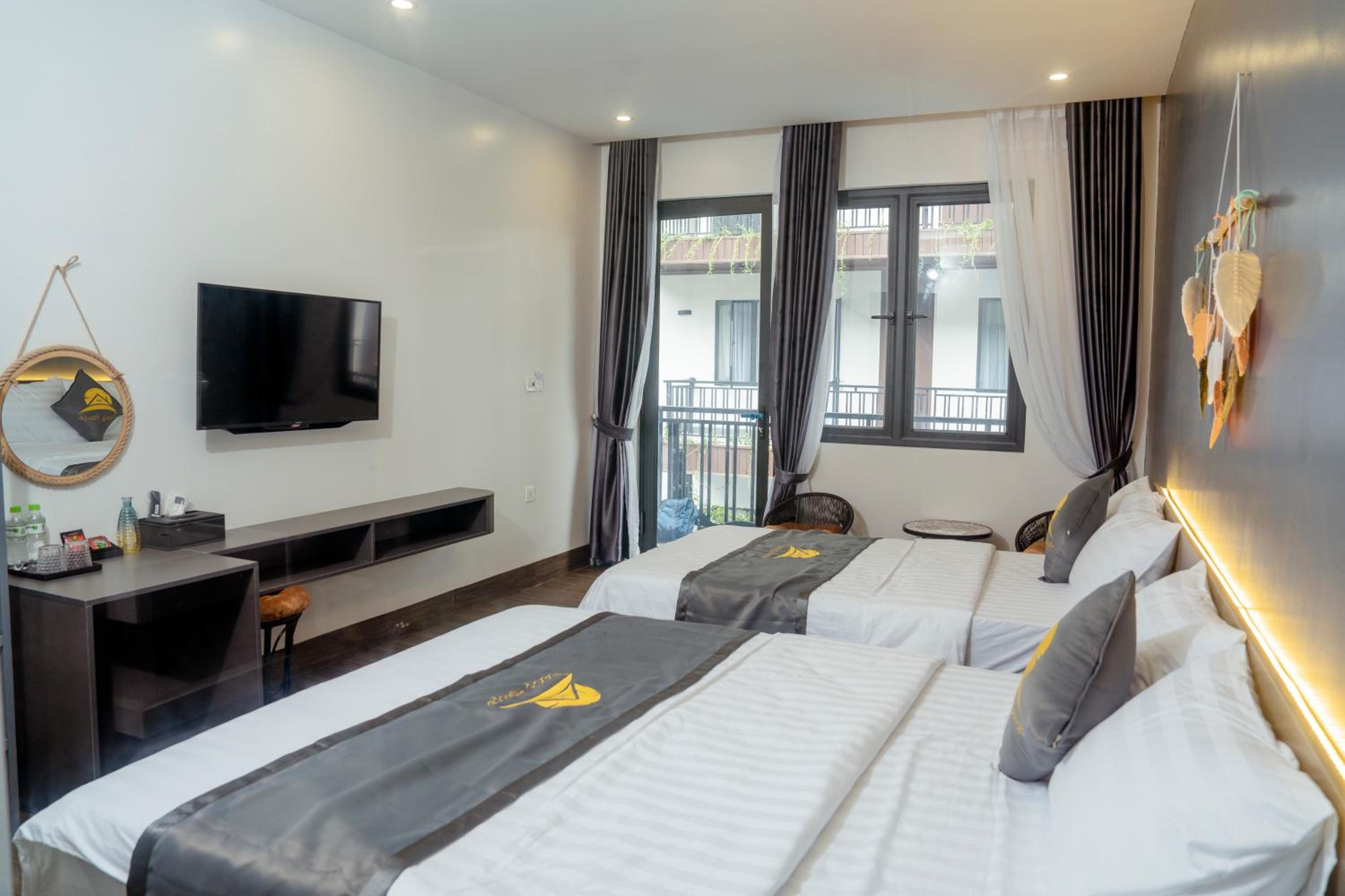 Deluxe Double or Twin Room with Pool View photo 3
