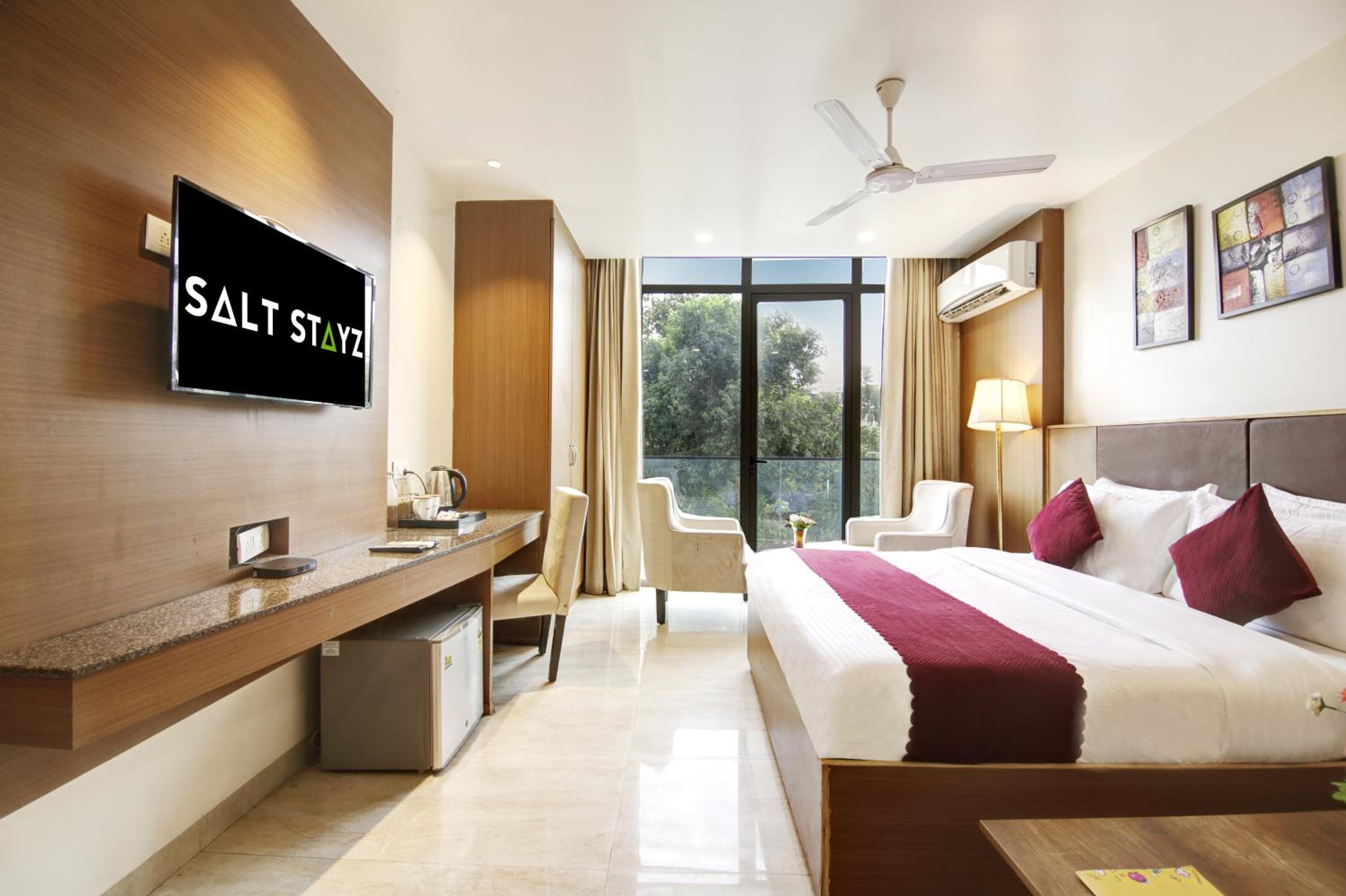 Superior Room with Kitchenatte and Balcony