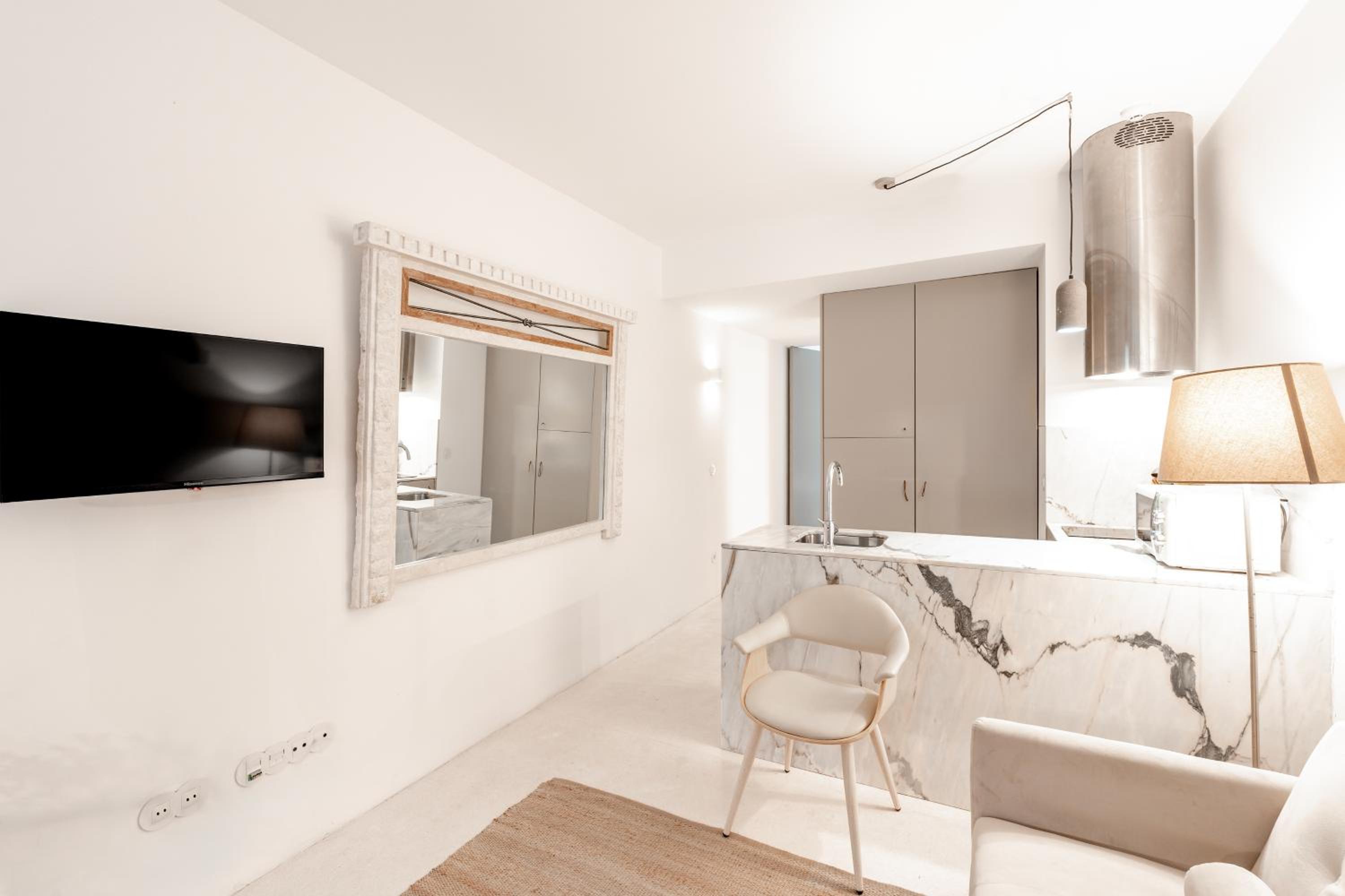 Apartment with Terrace - Photo 16
