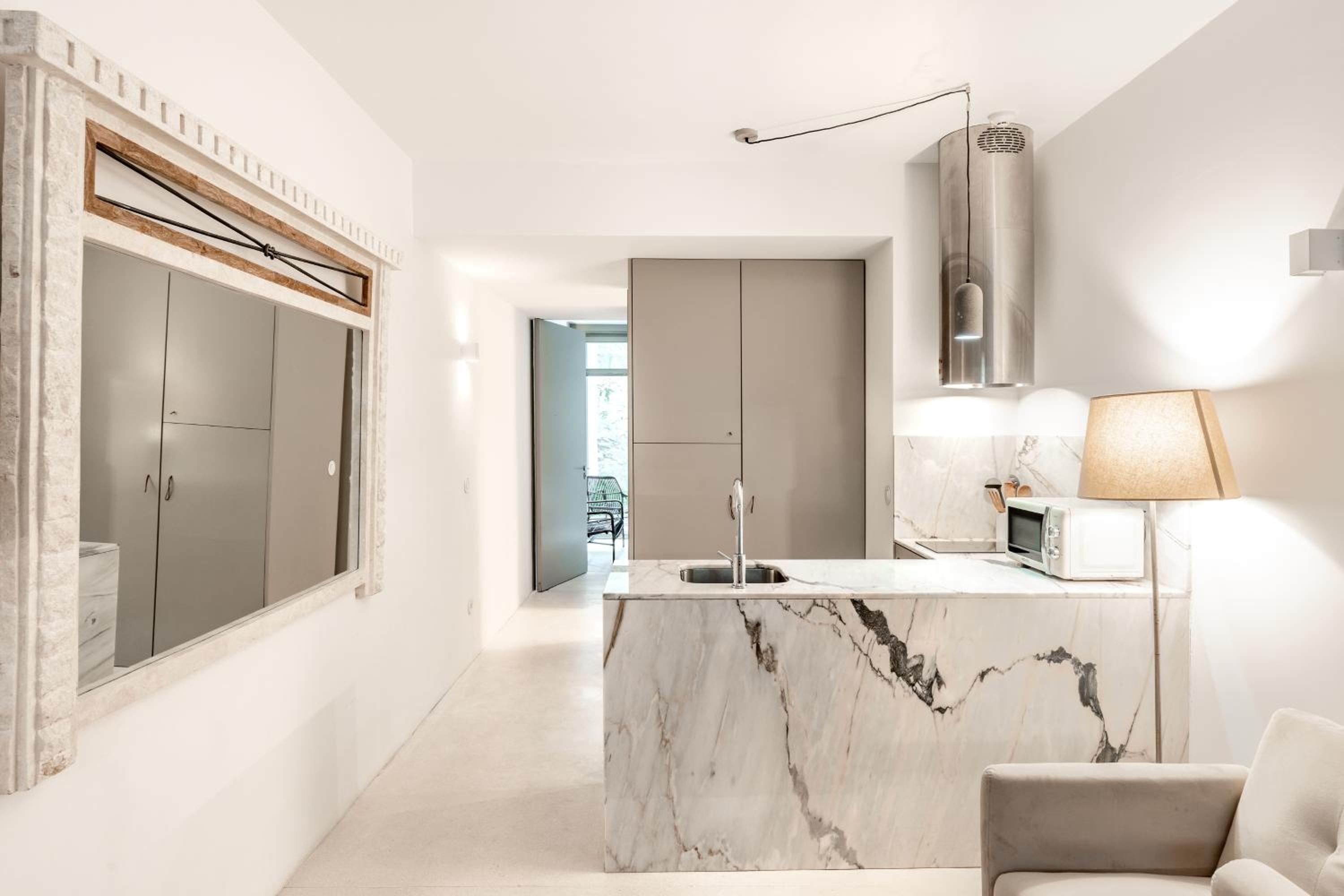 Apartment with Terrace - Photo 4