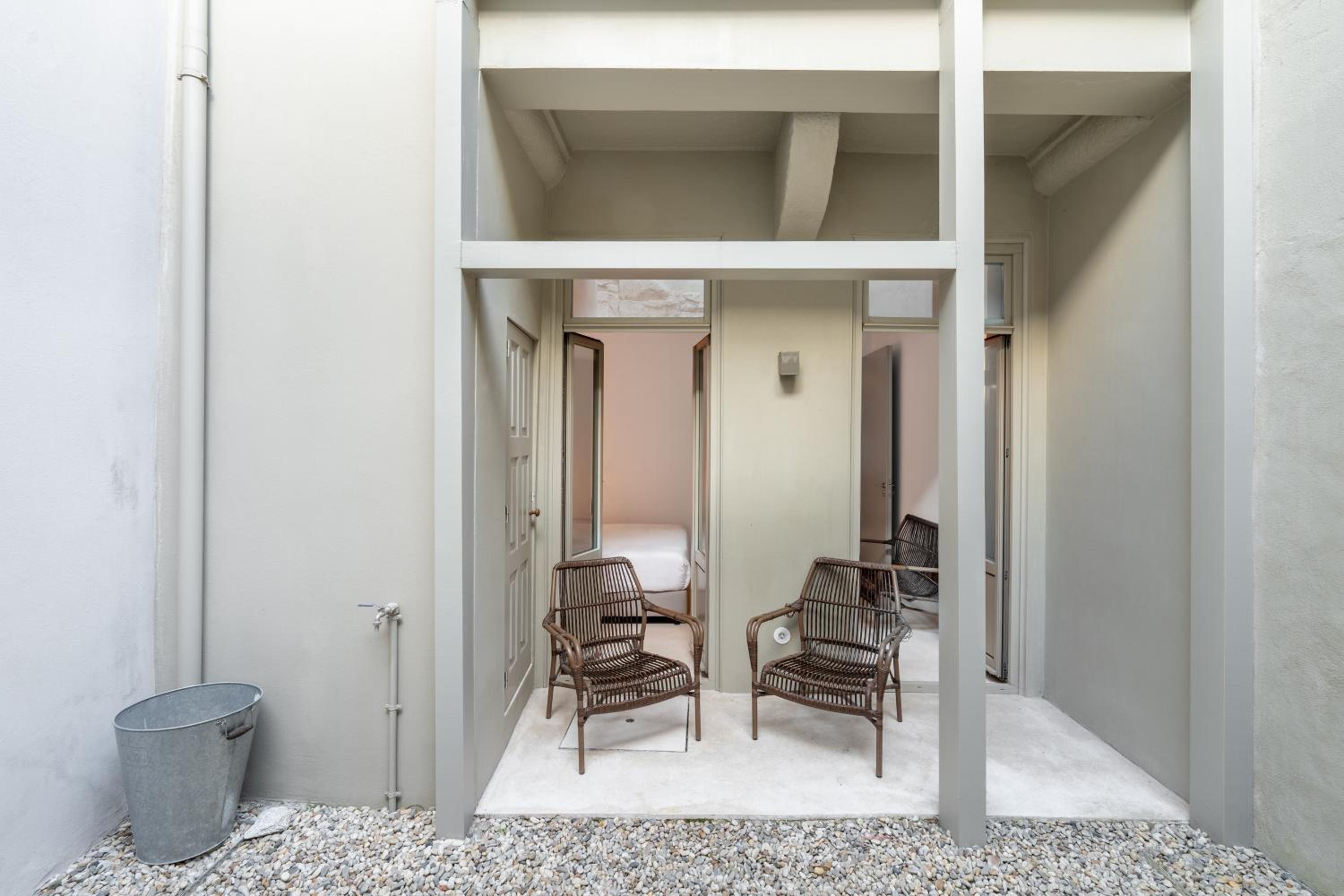 Apartment with Terrace - Photo 7