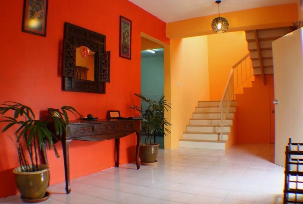 Five-Bedroom House photo 3
