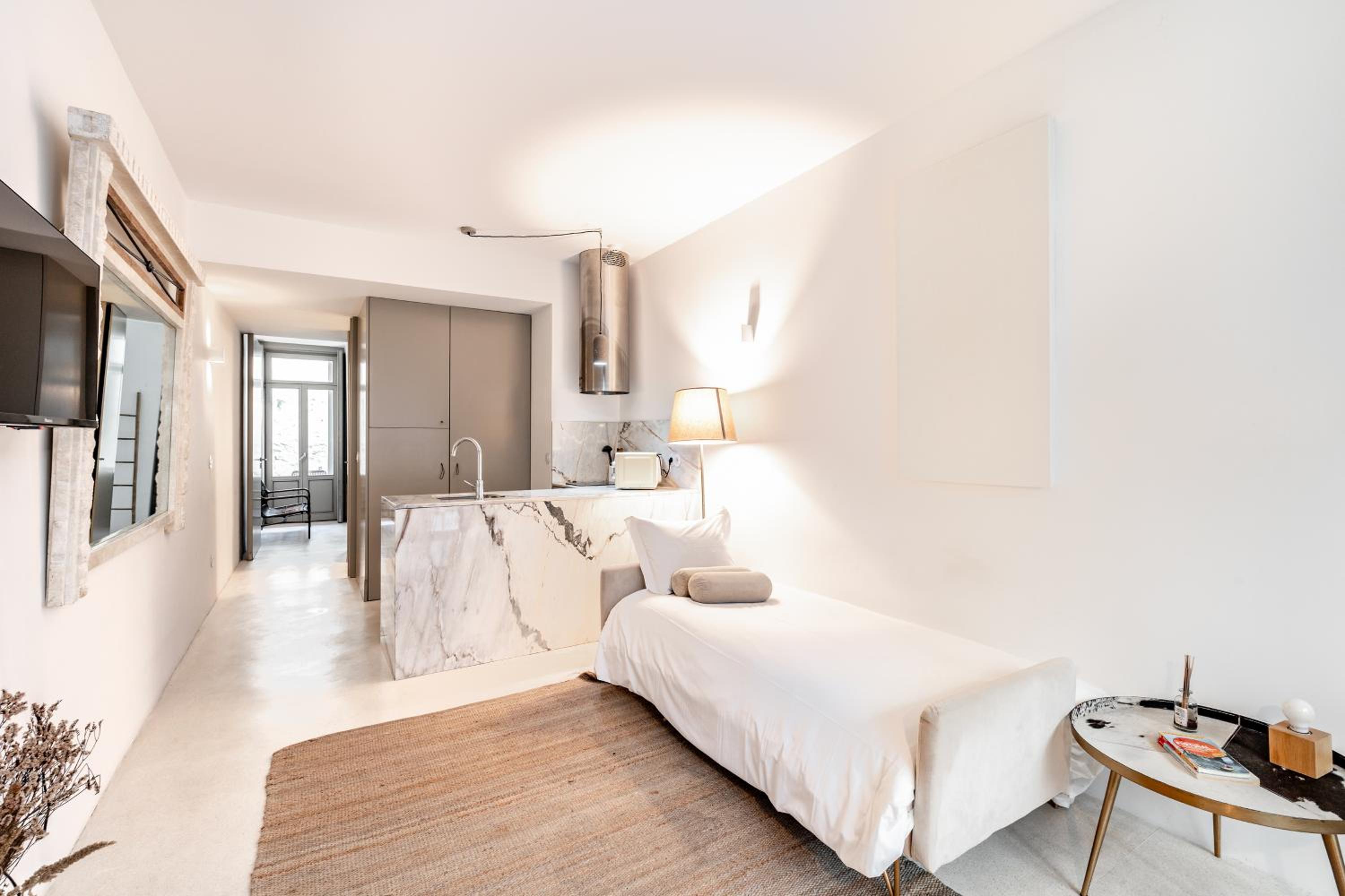 Apartment with Terrace - Photo 10