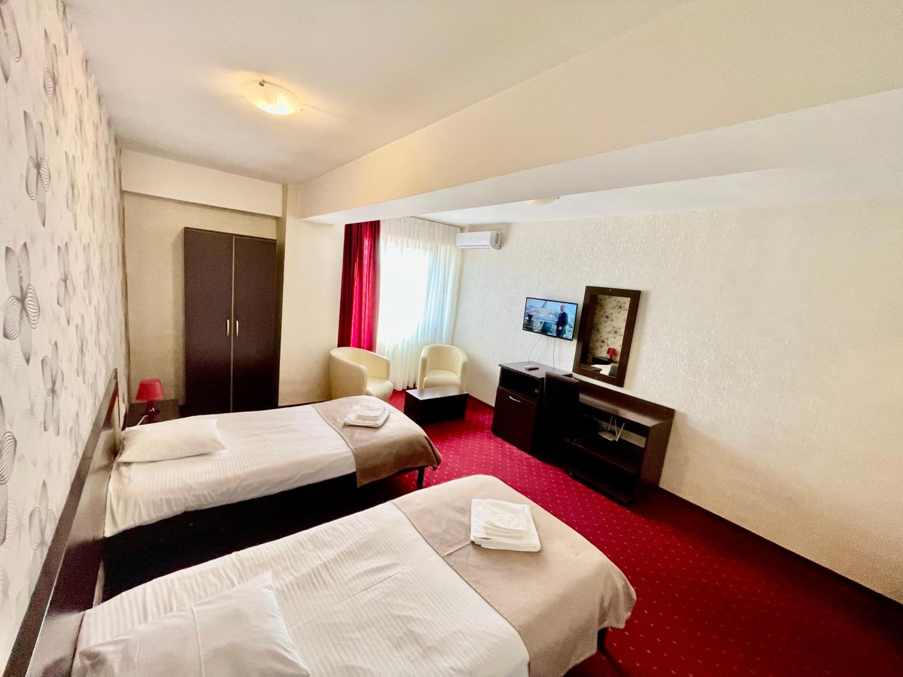 Double or Twin Room - Photo 5