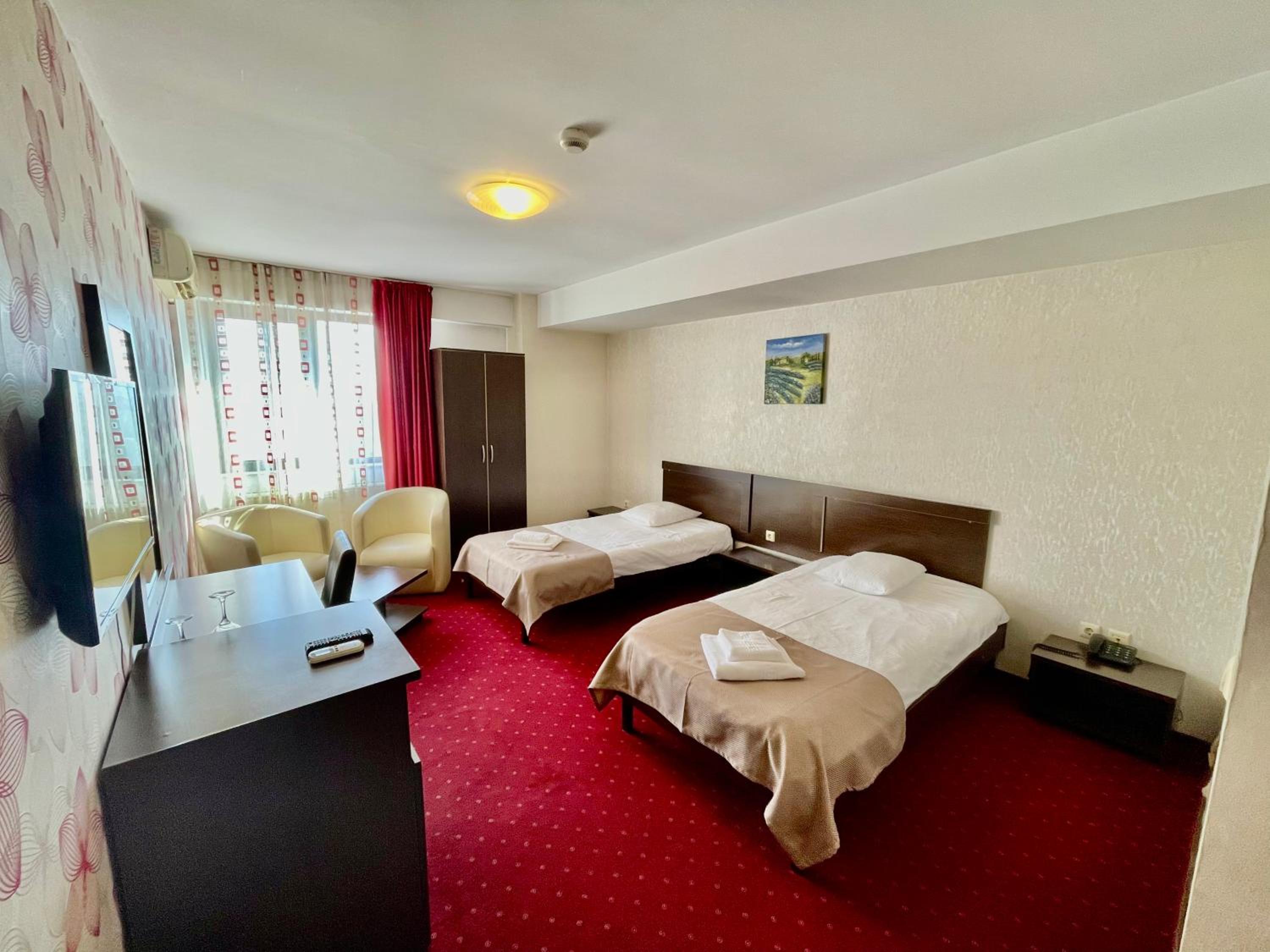 Double or Twin Room - Photo 6