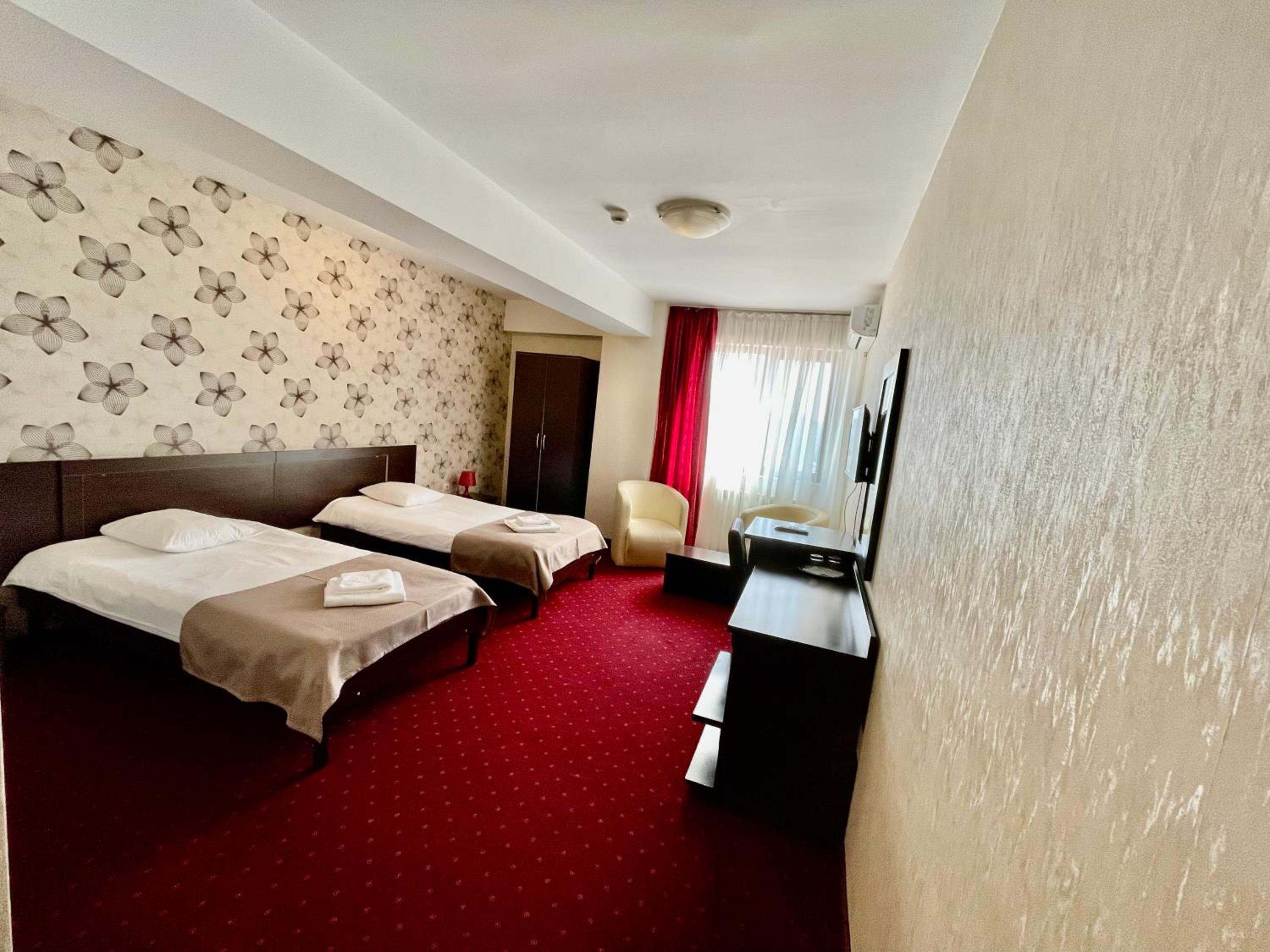 Double or Twin Room - Photo 7