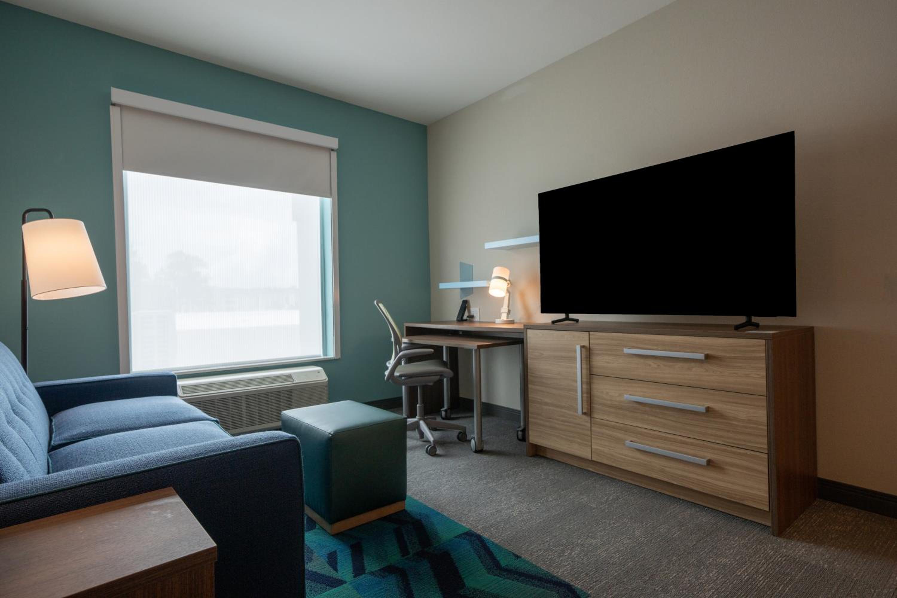 One-Bedroom King Suite - Hearing Accessible photo 2