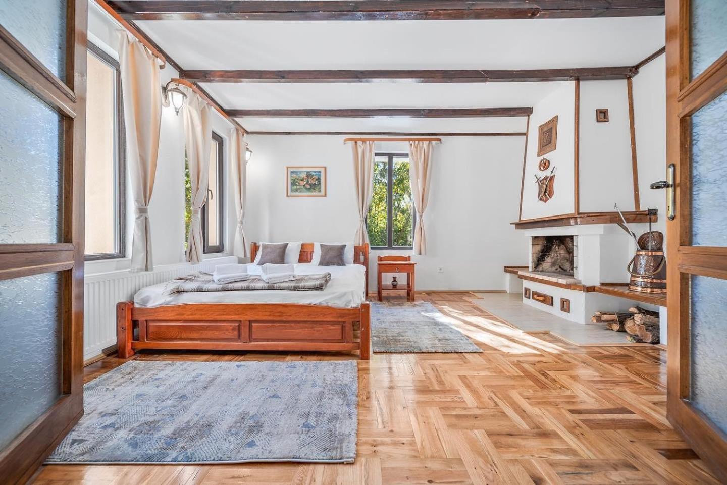 Villa photo 1