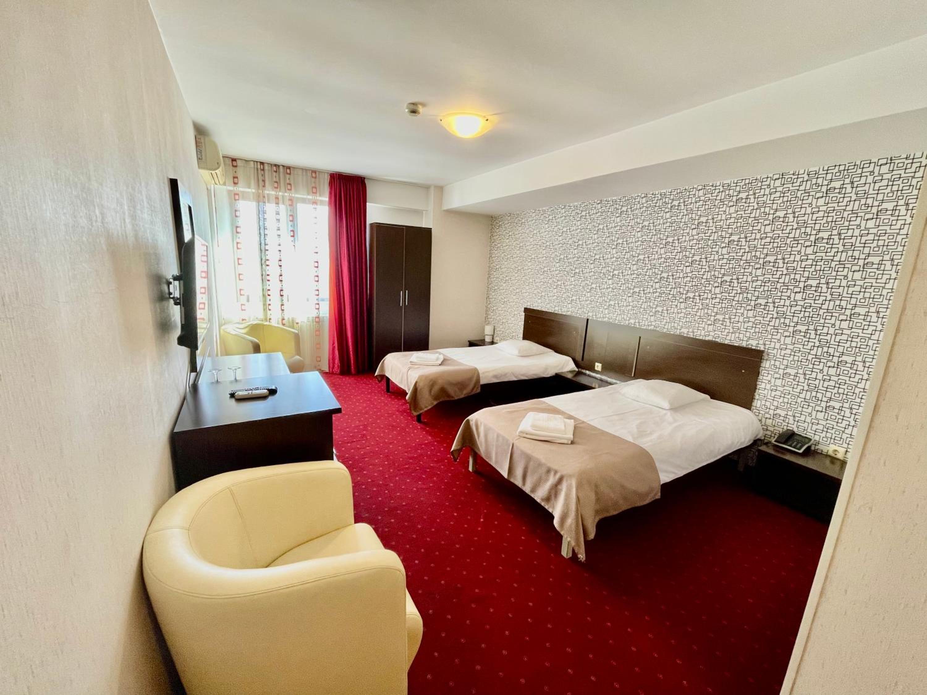 Double or Twin Room - Photo 8
