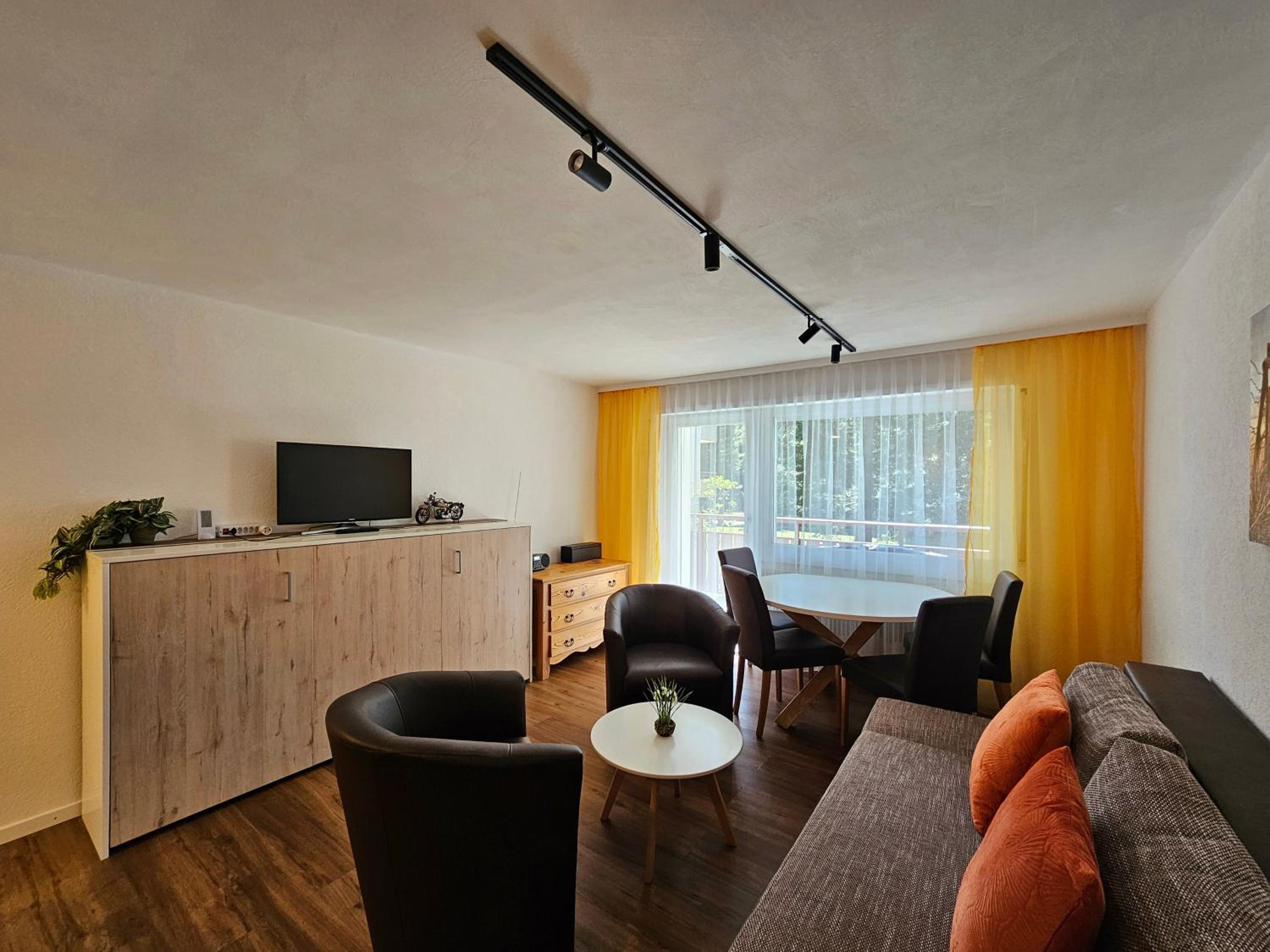 One-Bedroom Apartment photo 1