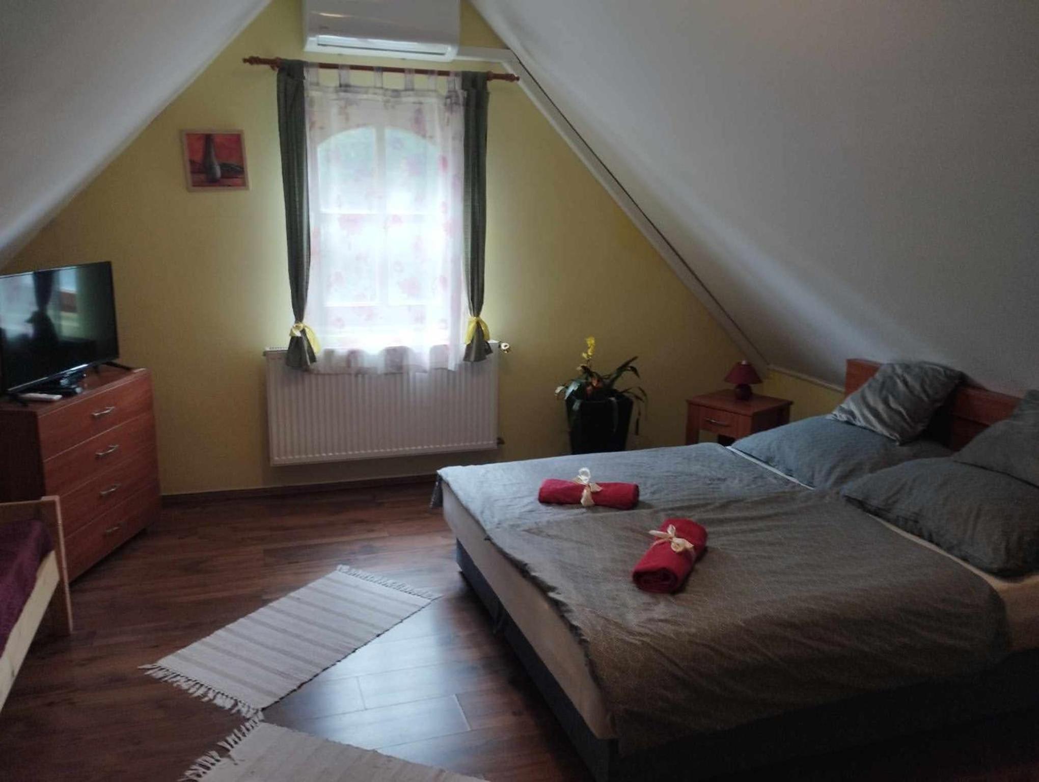 Double or Twin Room with Bathroom - Photo 4