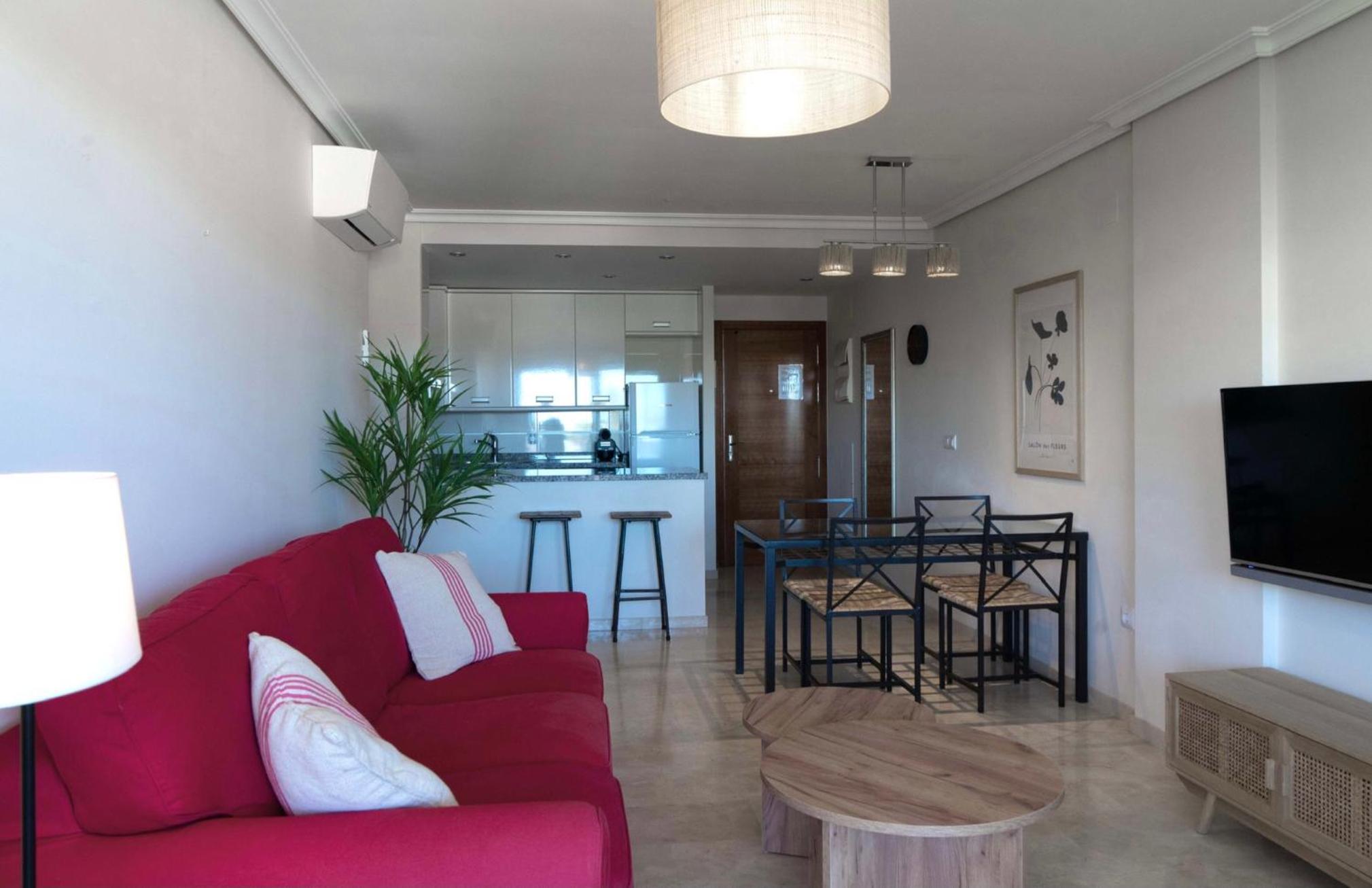 Apartamento de Dos Dormitorios con Vista a la Piscina