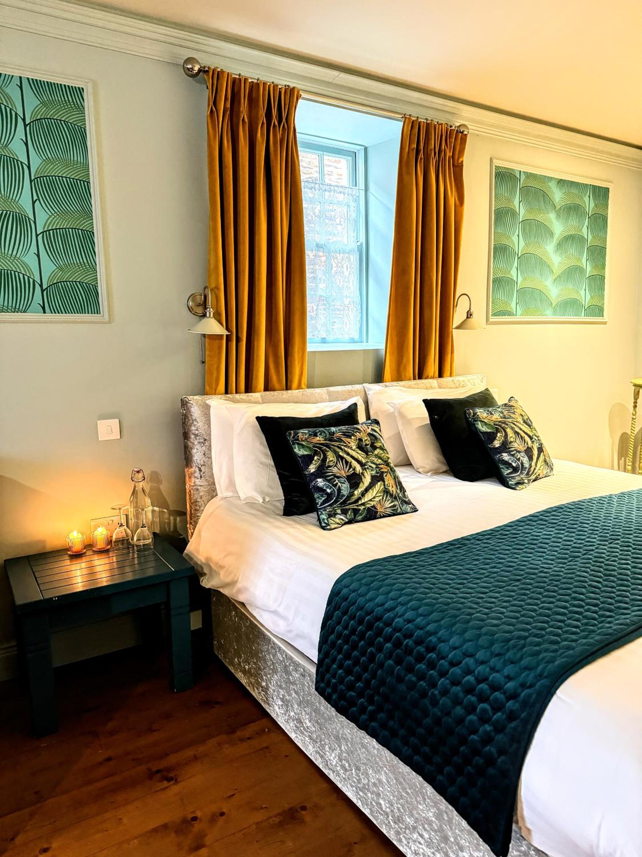Deluxe King Suite