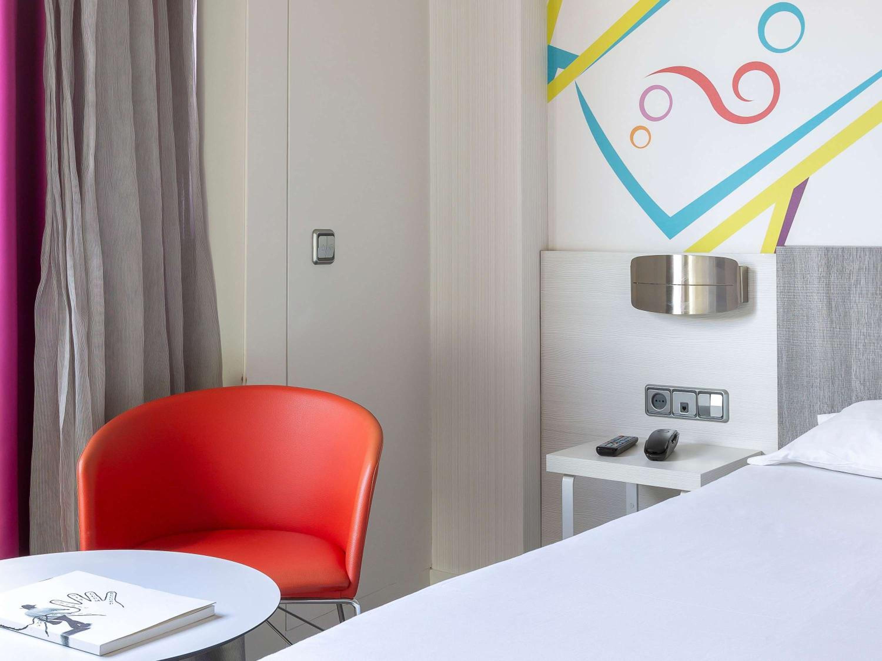 Standard Room with 2 Single Beds - Photo 3
