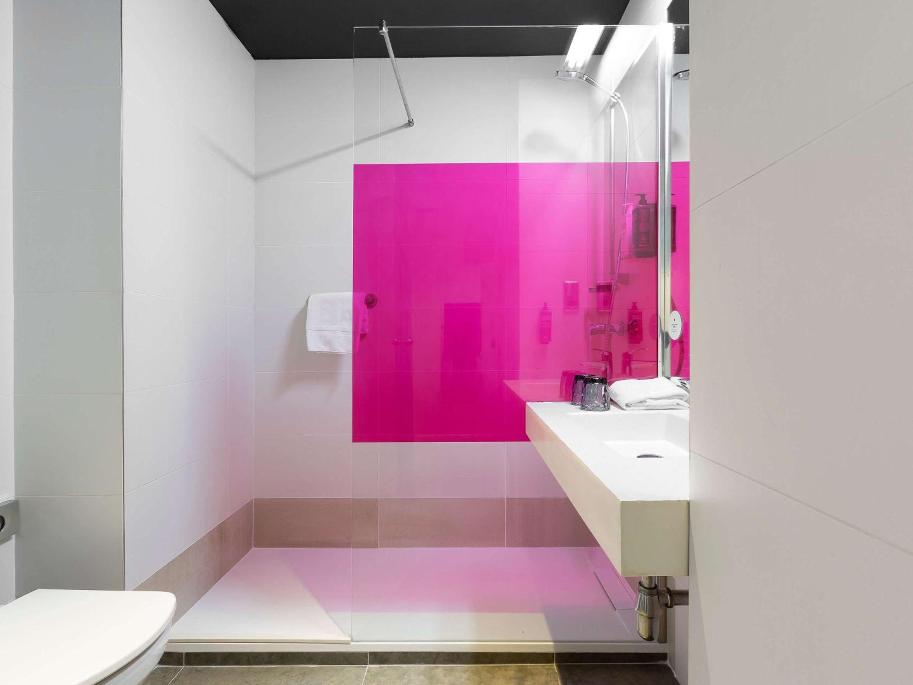 Standard Queen Room - Photo 4