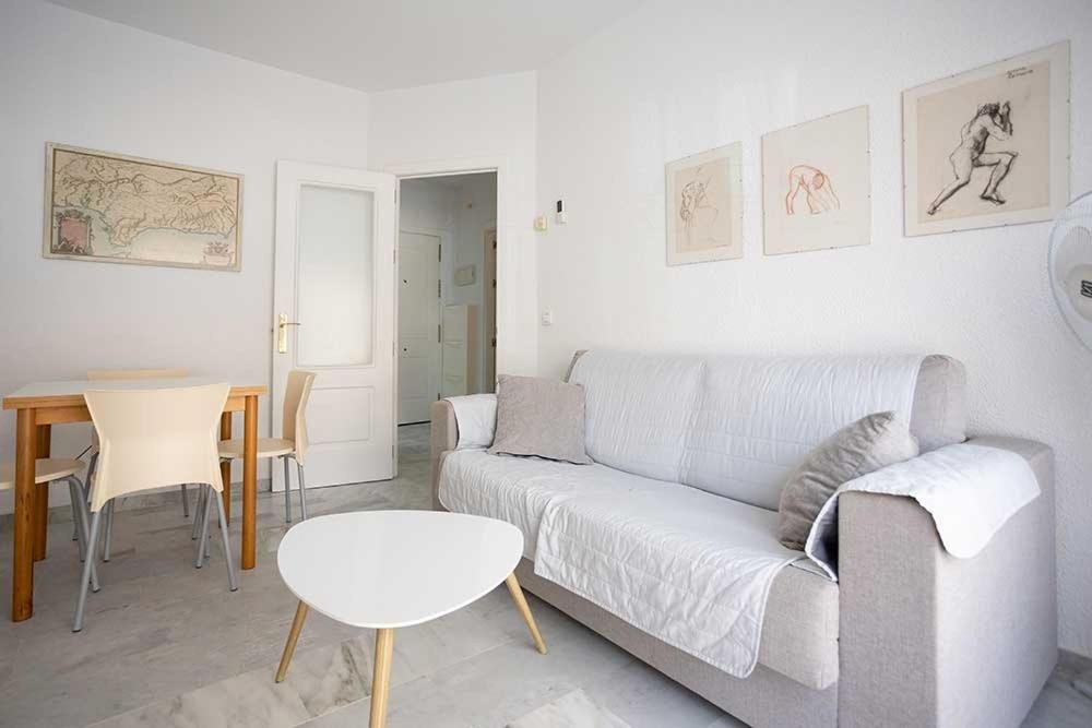 One-Bedroom Apartment photo 3