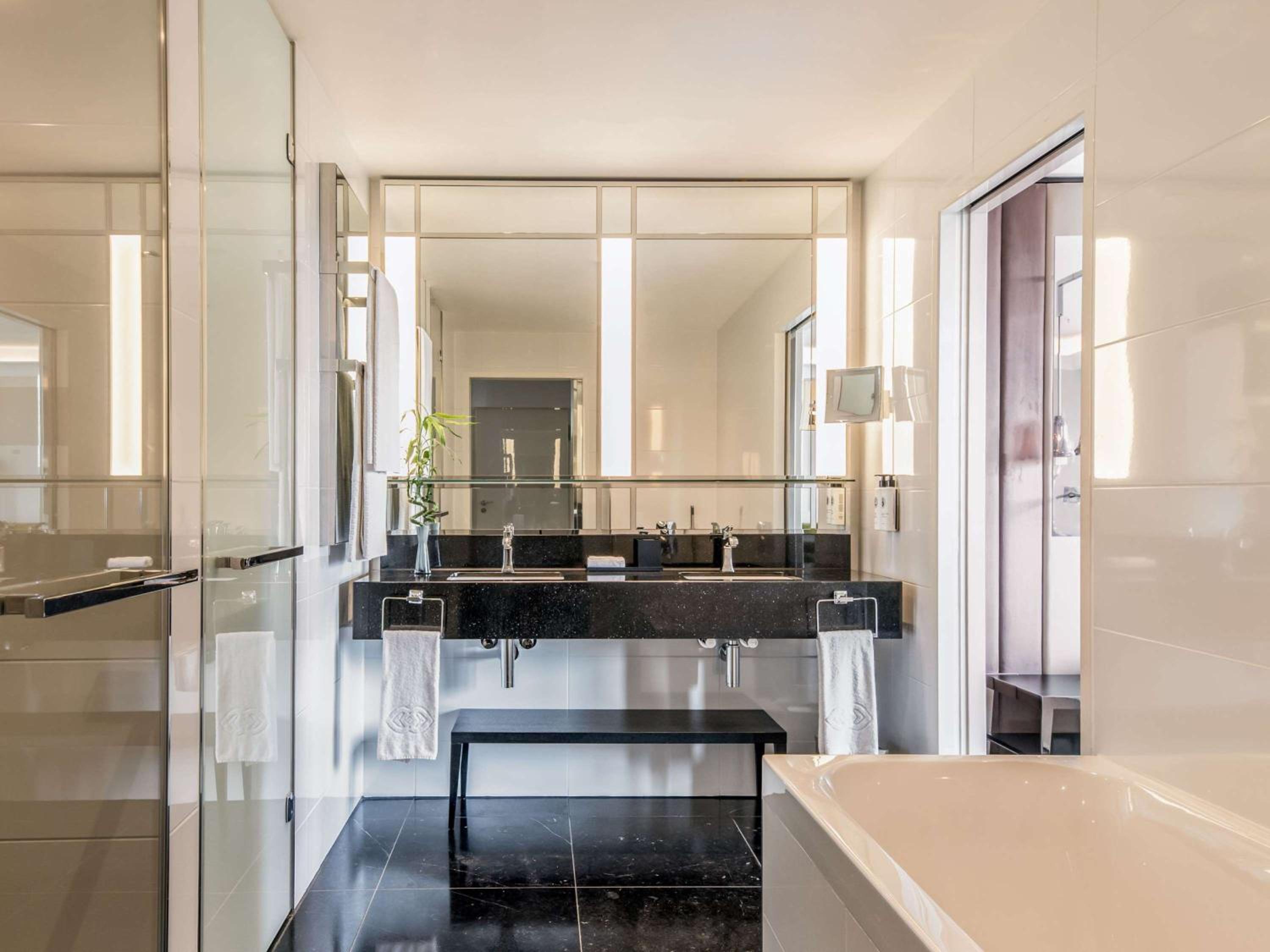 Junior Suite mit zwei Einzelbetten photo