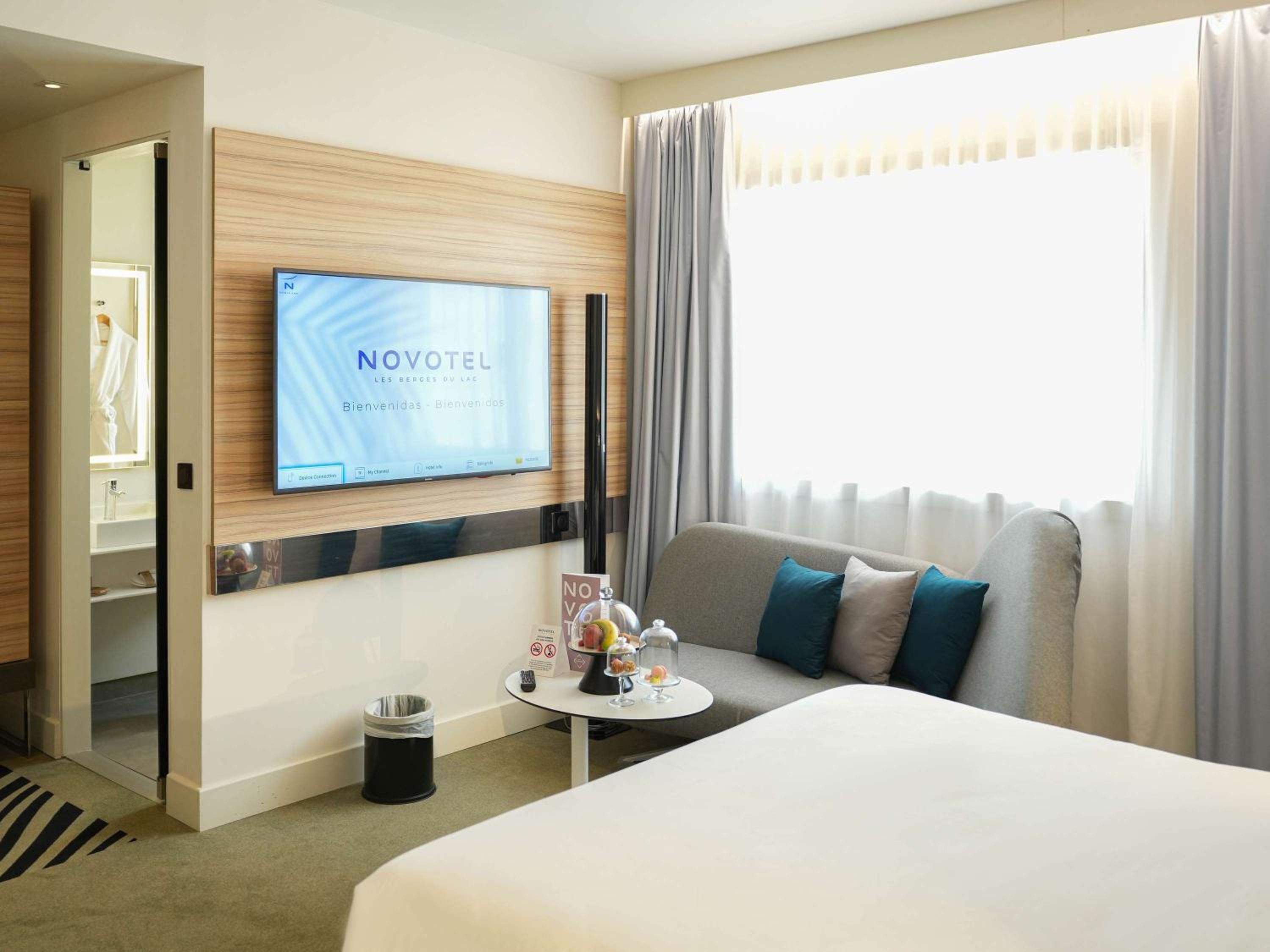 Executive King Room with Sofa - Photo 2