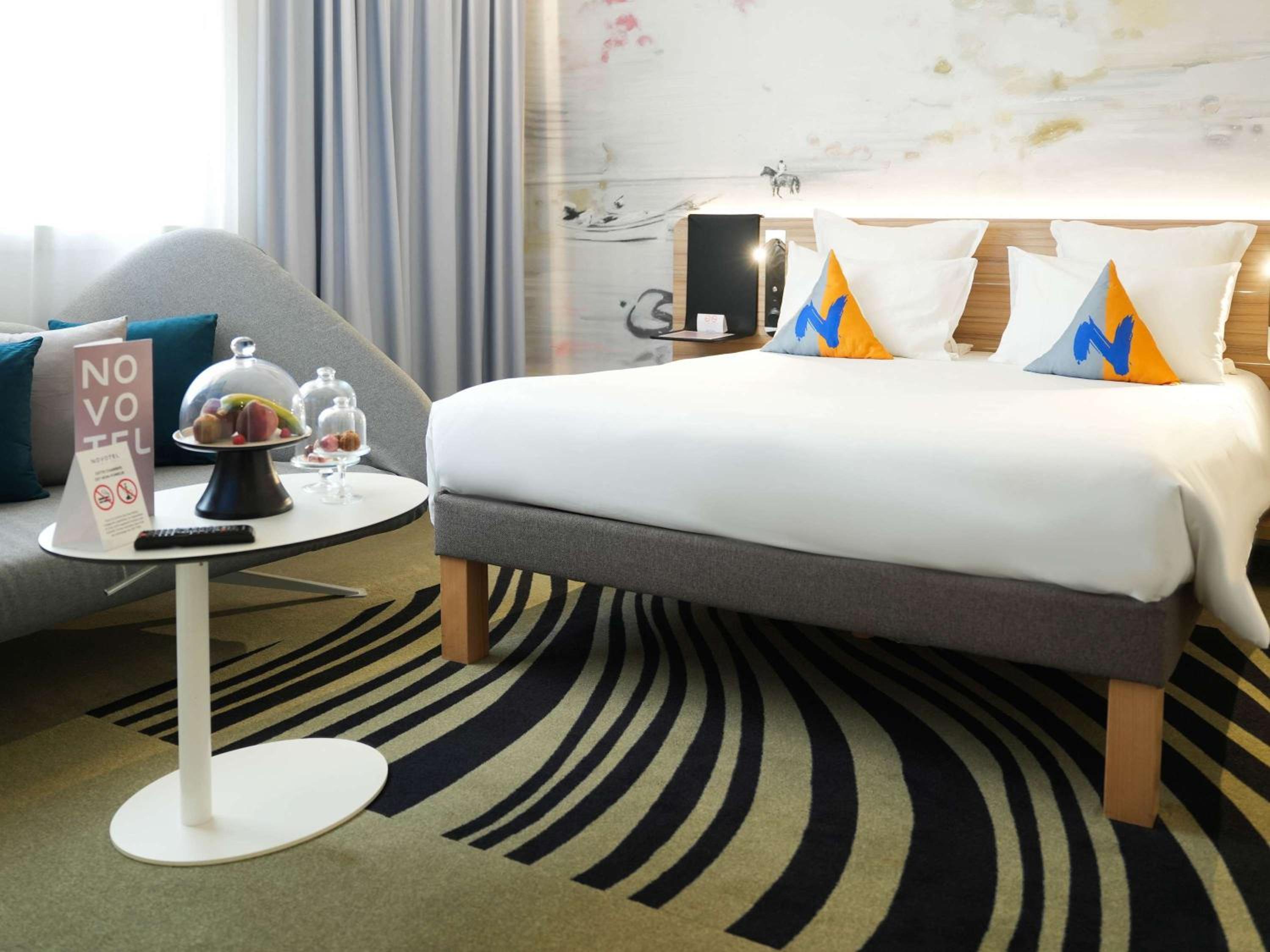 Executive King Room with Sofa - Photo 3