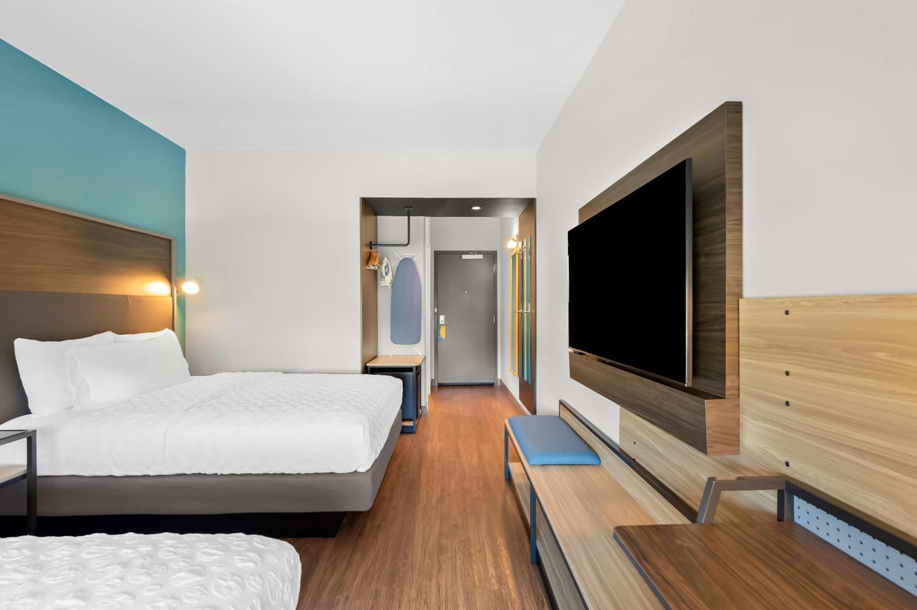 Queen Room with Two Queen Beds and Roll-In Shower - Mobility Access - Photo 1