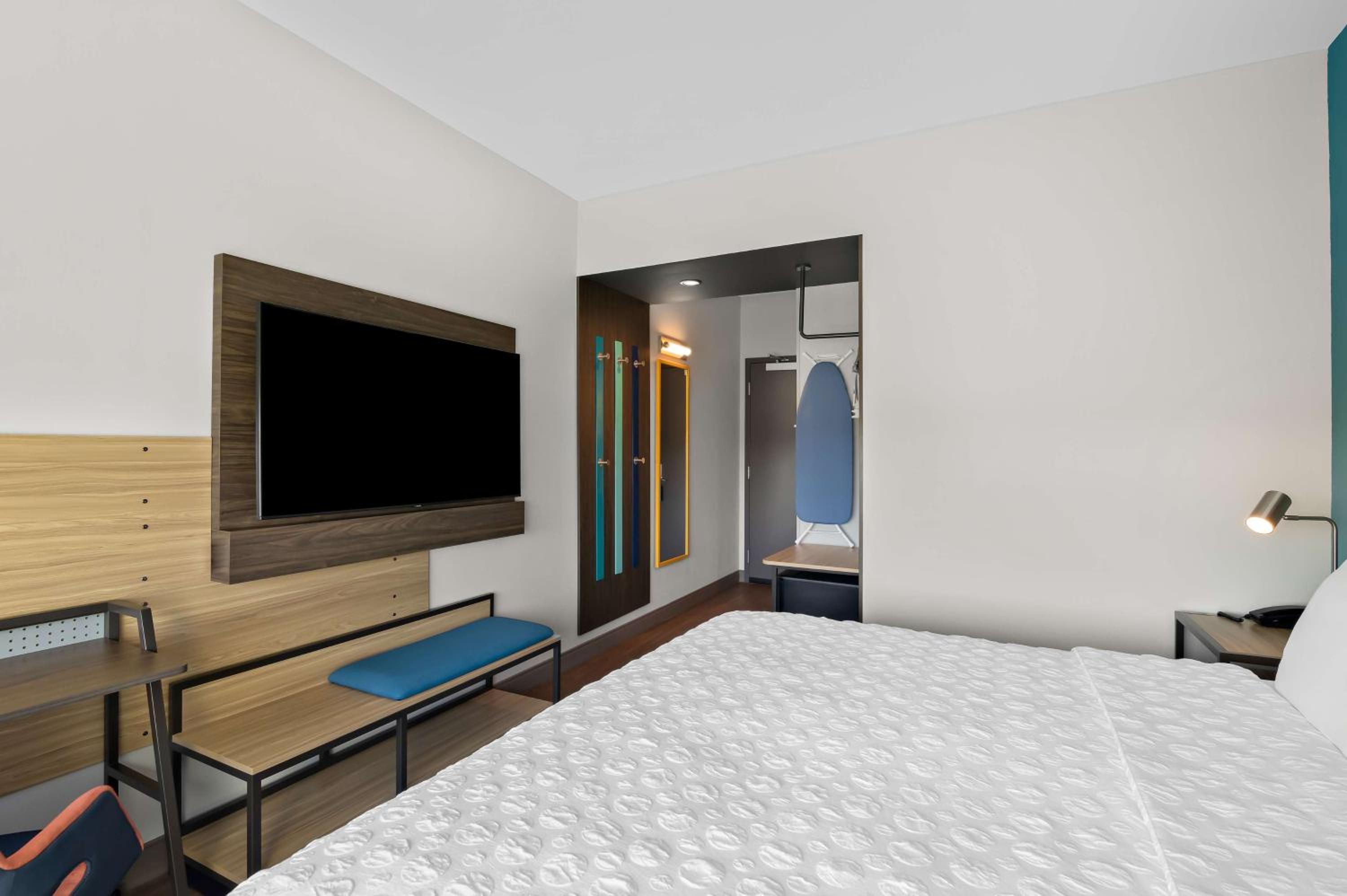 King Room with Walk-In Shower - Photo 1