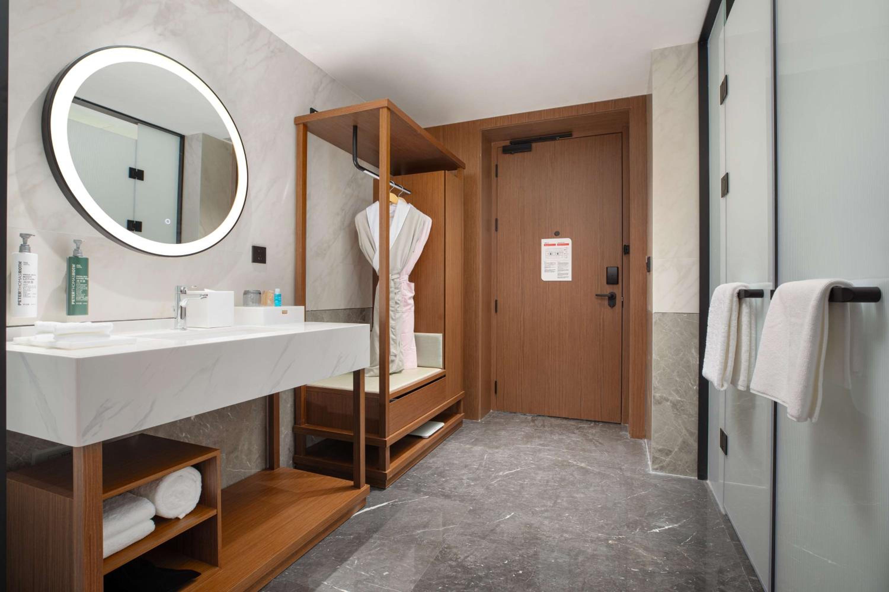 Deluxe King Room photo 3