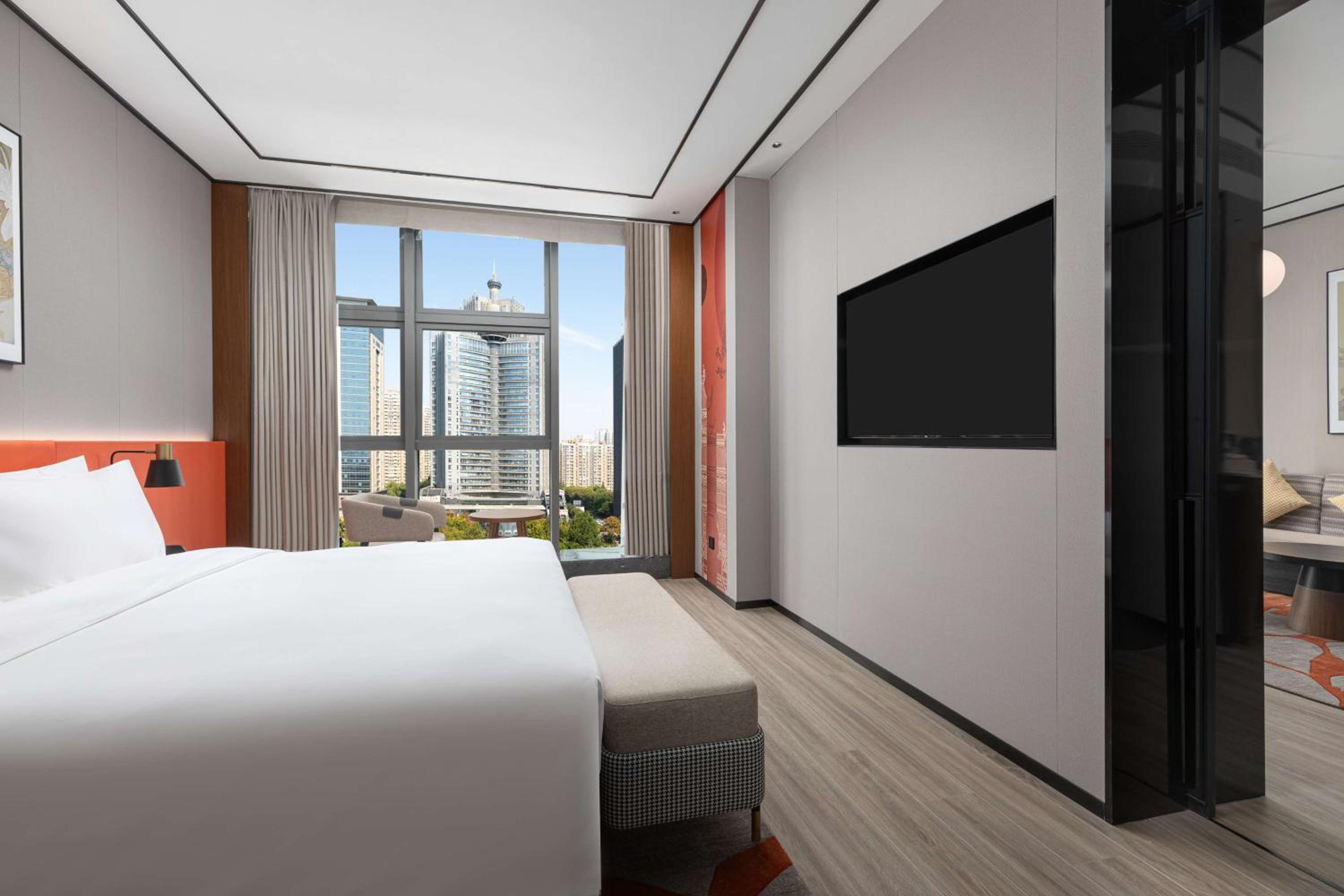 Deluxe King Suite