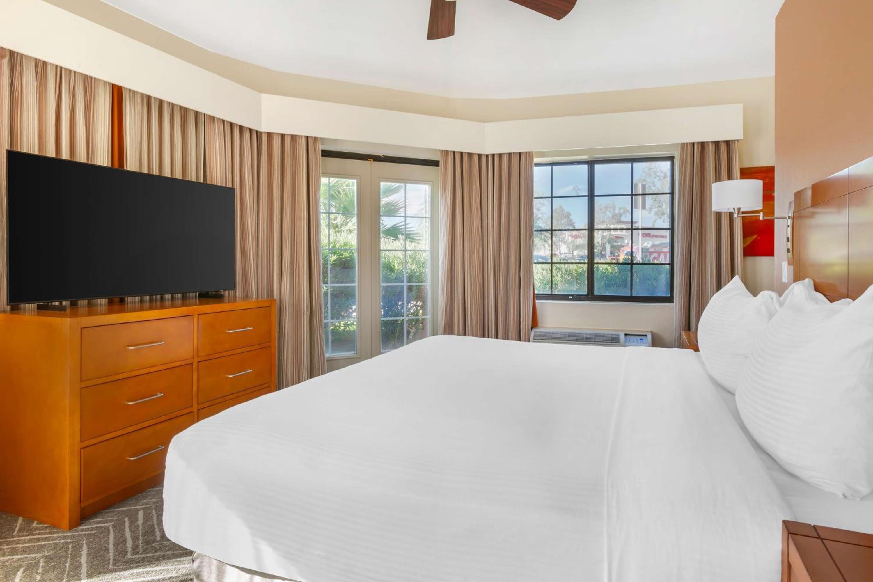 2 BEDROOM 2 KING SUITE WITH SOFABED photo 3