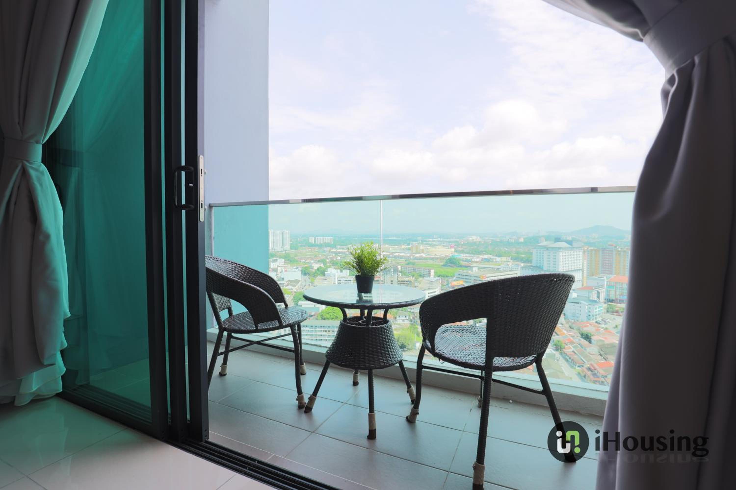 Three-Bedroom Apartment - Photo 4