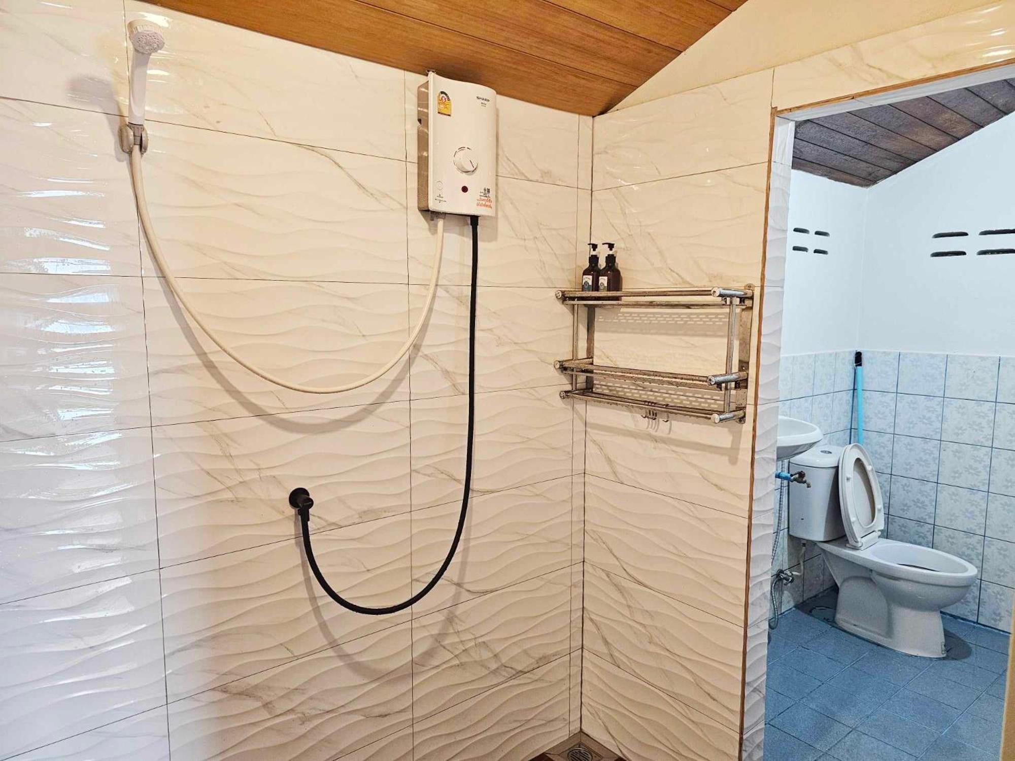 Deluxe Triple Room with Sea View - Photo 11