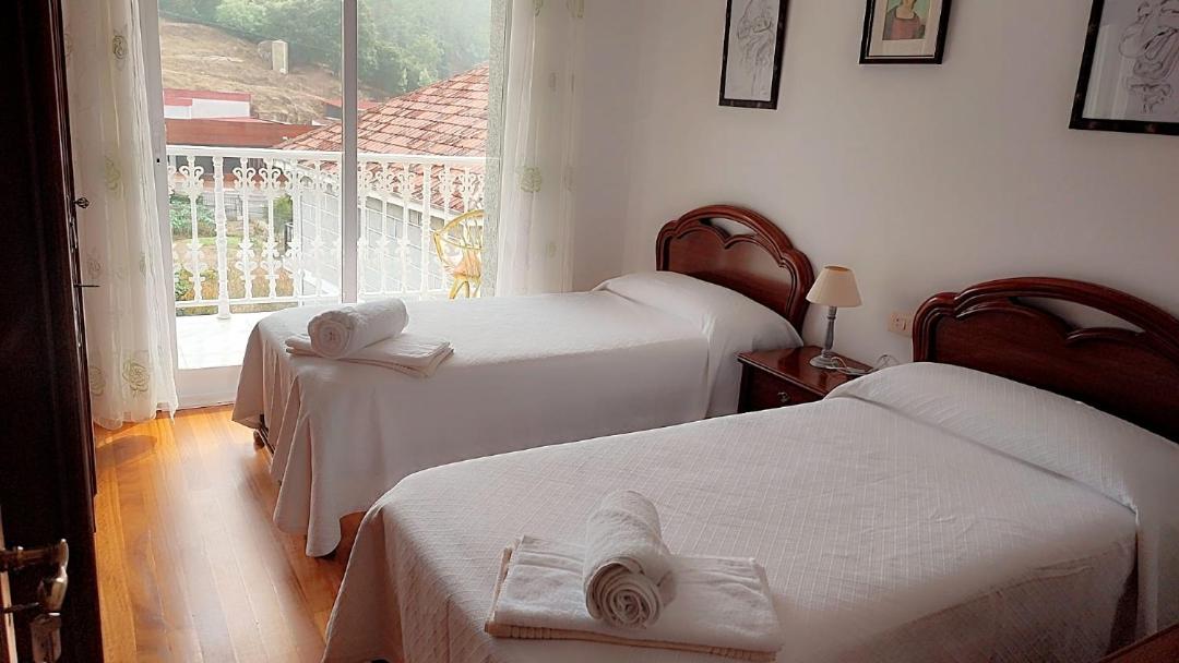 Habitación Doble con Balcón y Baño Compartido