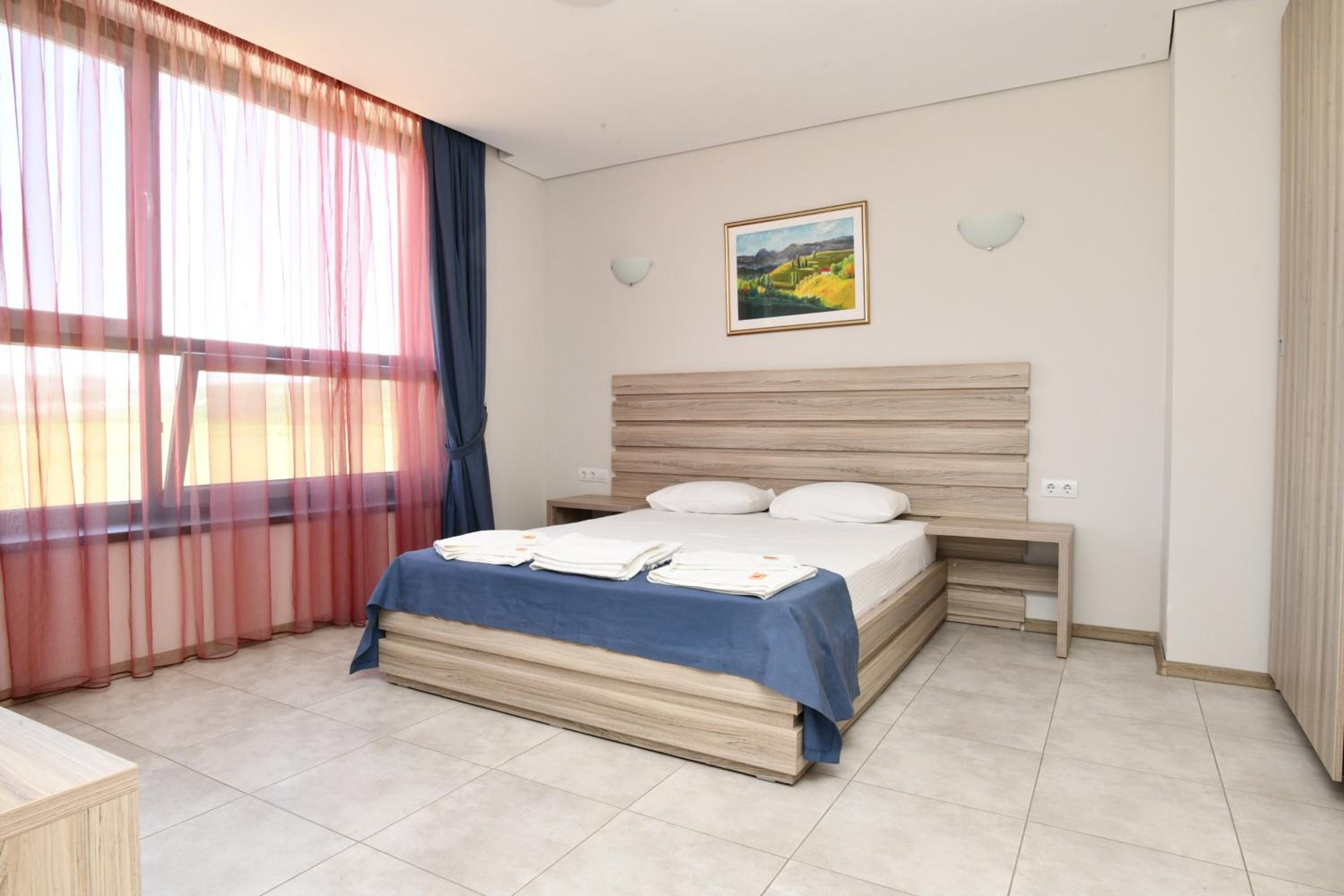 Apartment with Mountain View - Photo 4