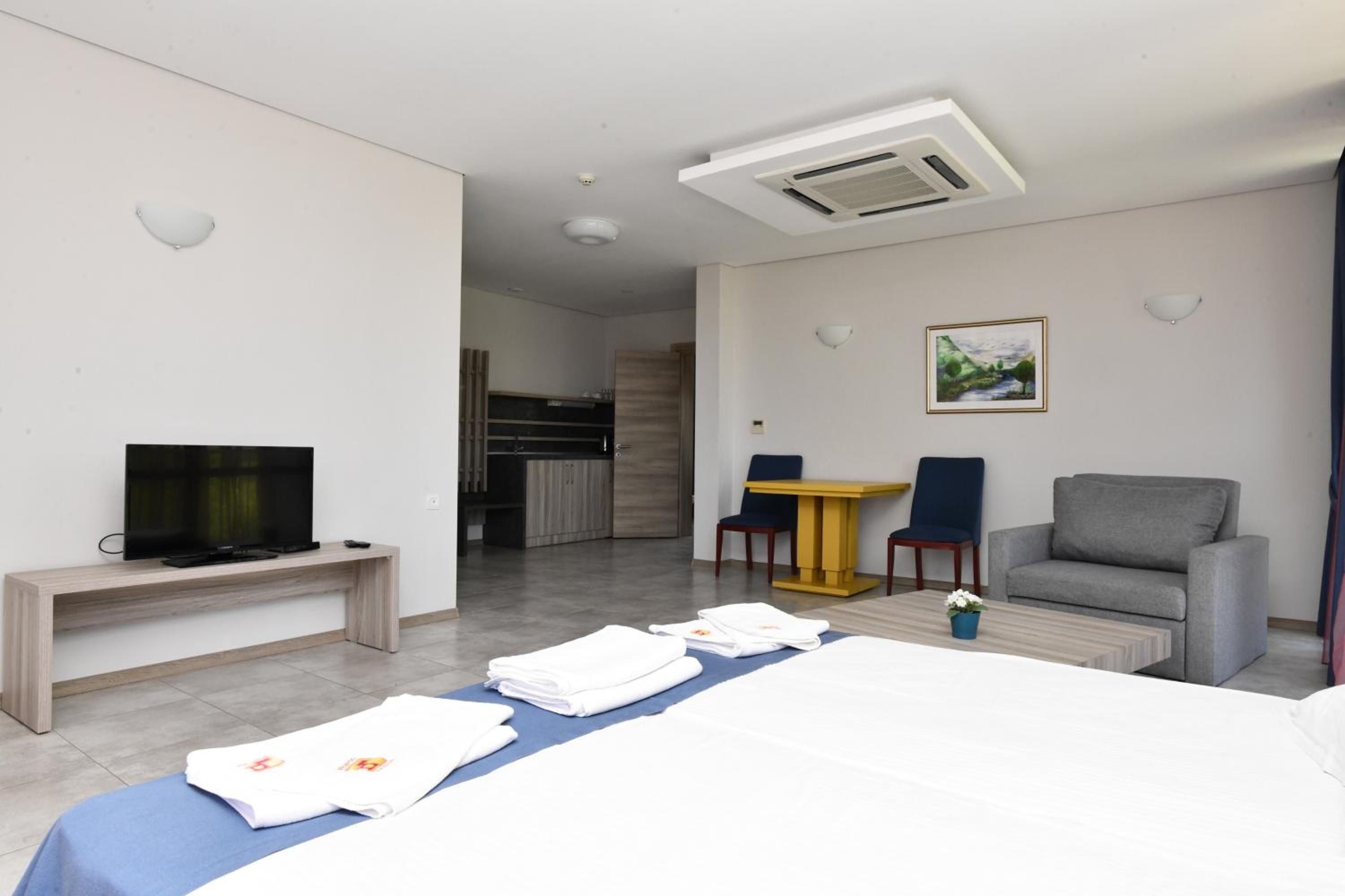 Apartment with Pool View  - Photo 5