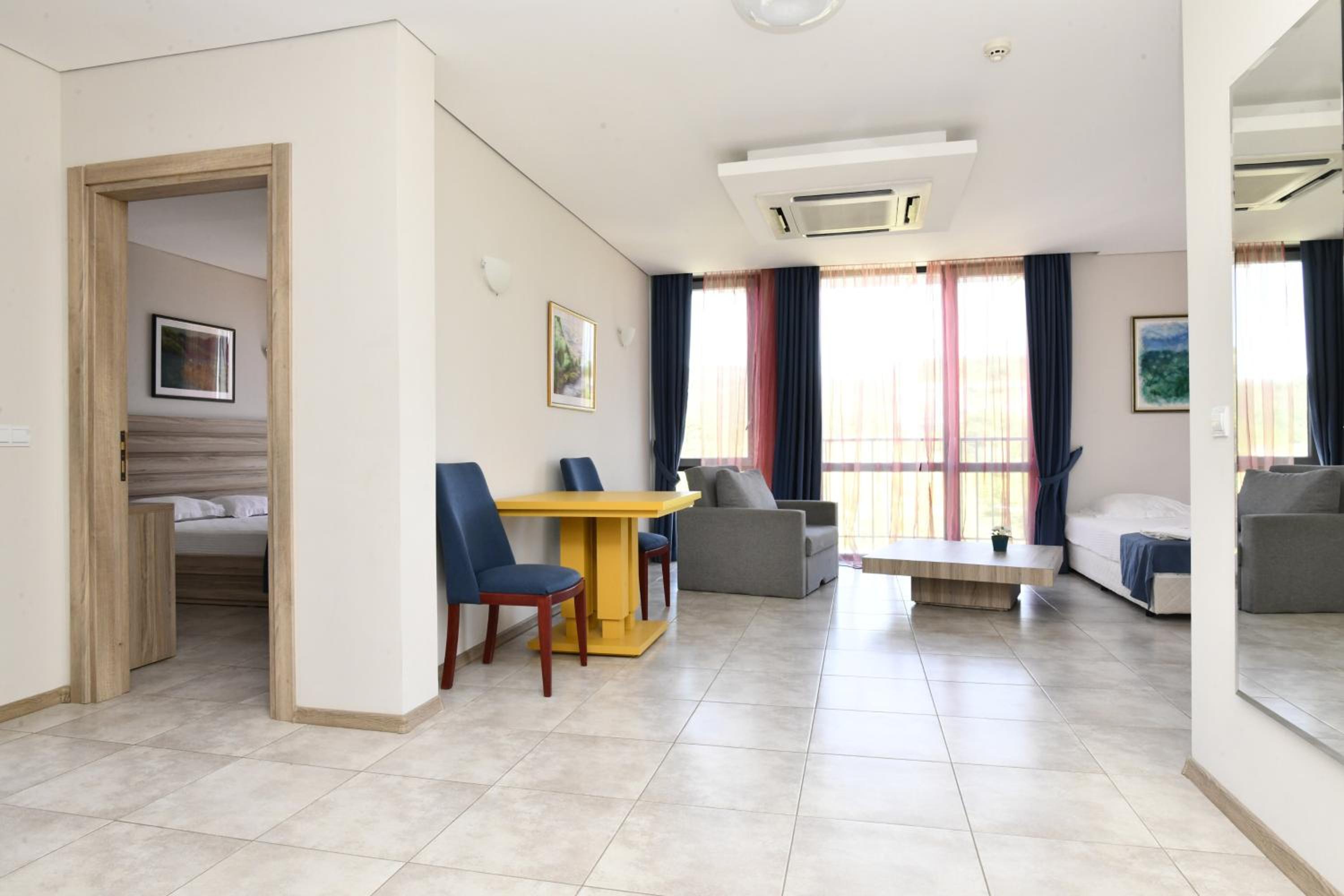 Apartment with Pool View  - Photo 6