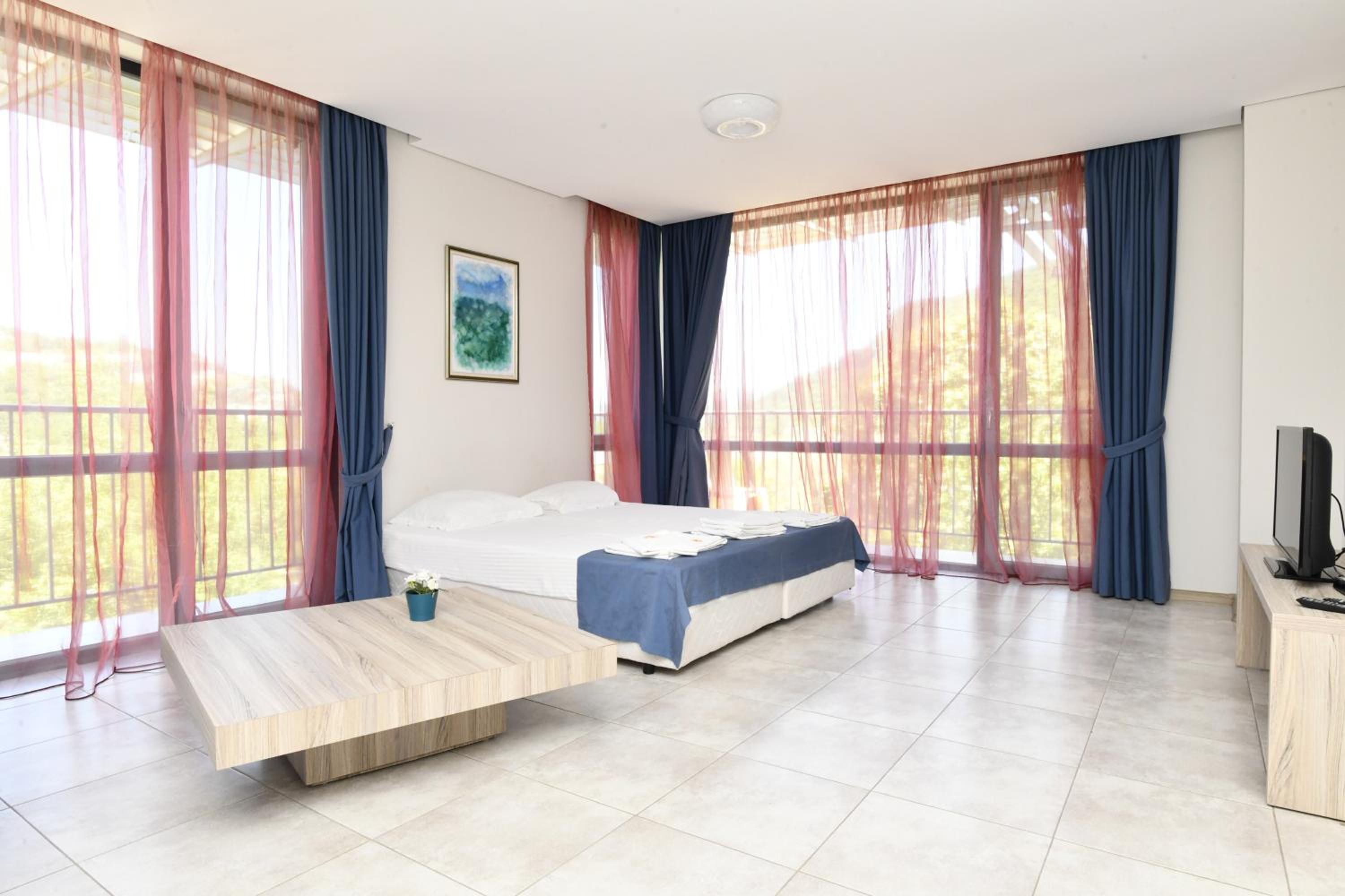 Apartment with Pool View  - Photo 8
